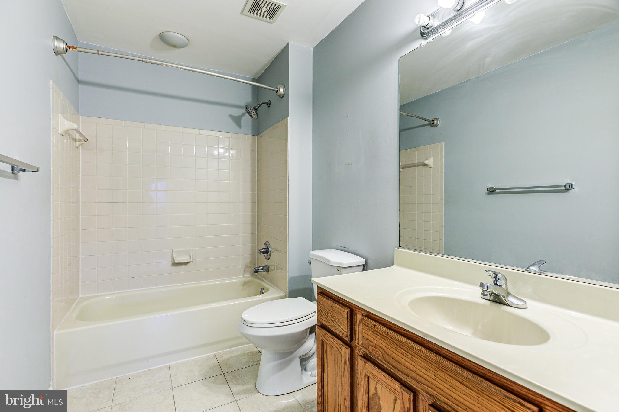 EAST HAMPTON - Residential Lease