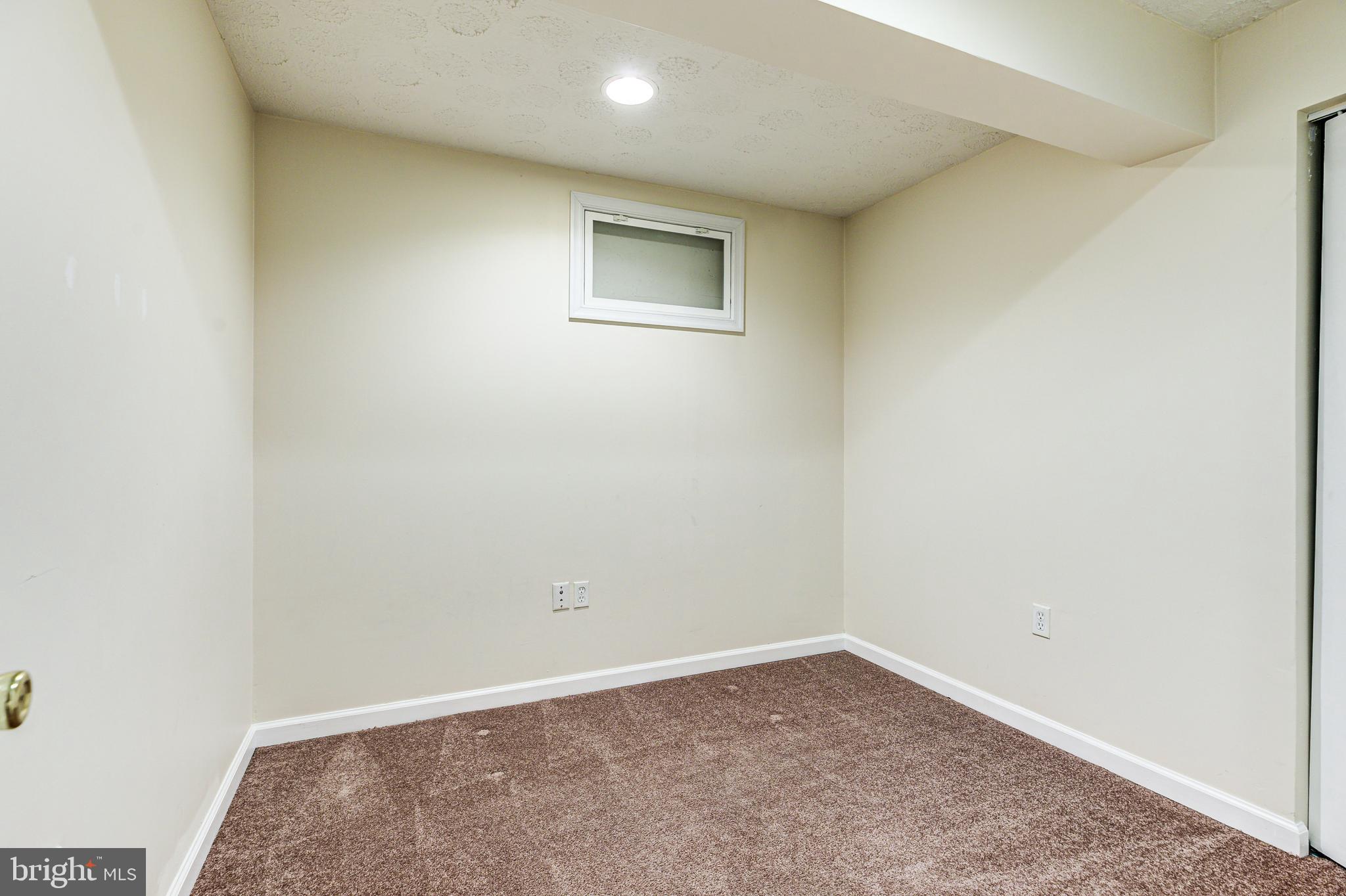 EAST HAMPTON - Residential Lease