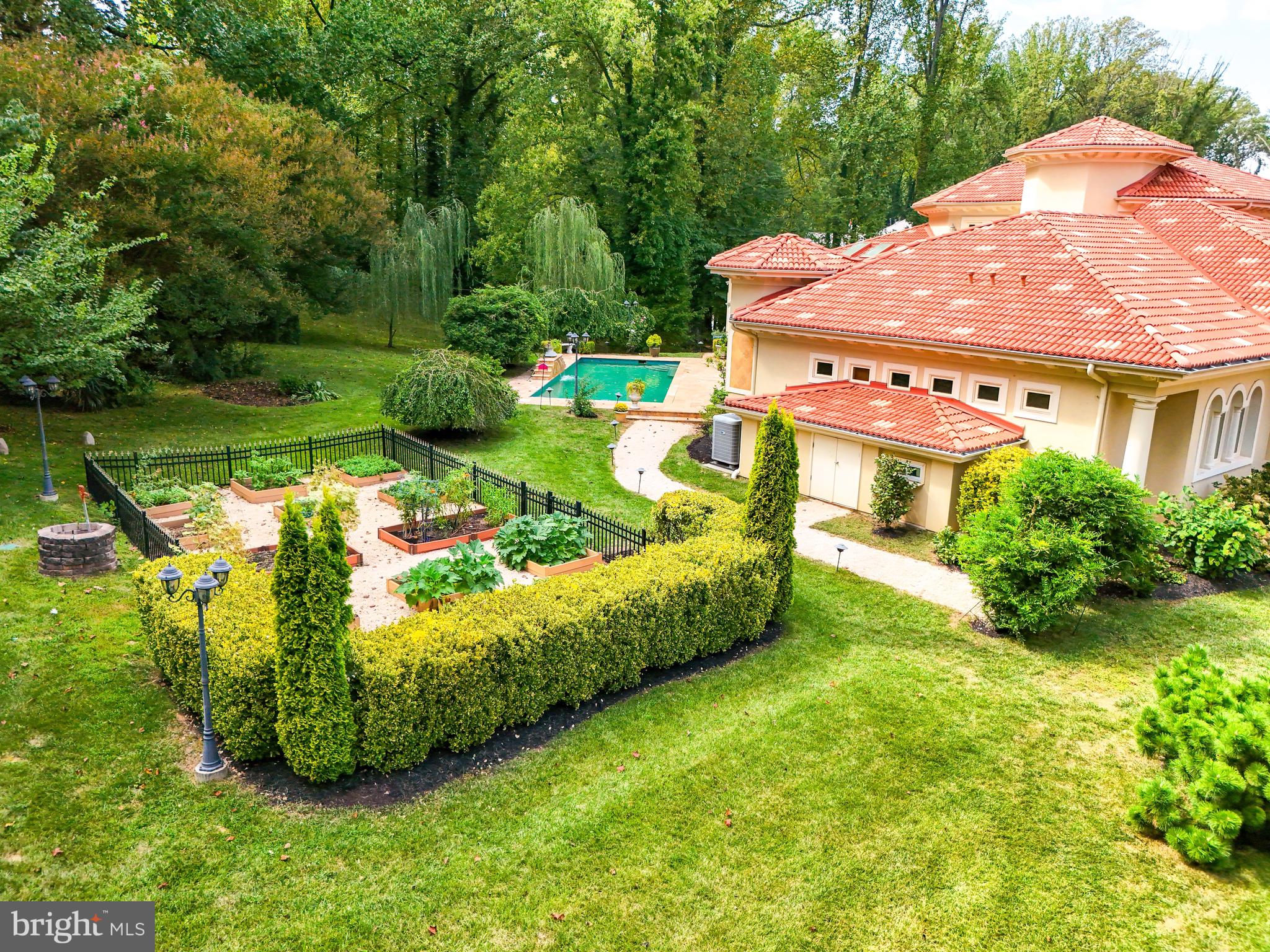 ELMWOOD ESTATES - Residential