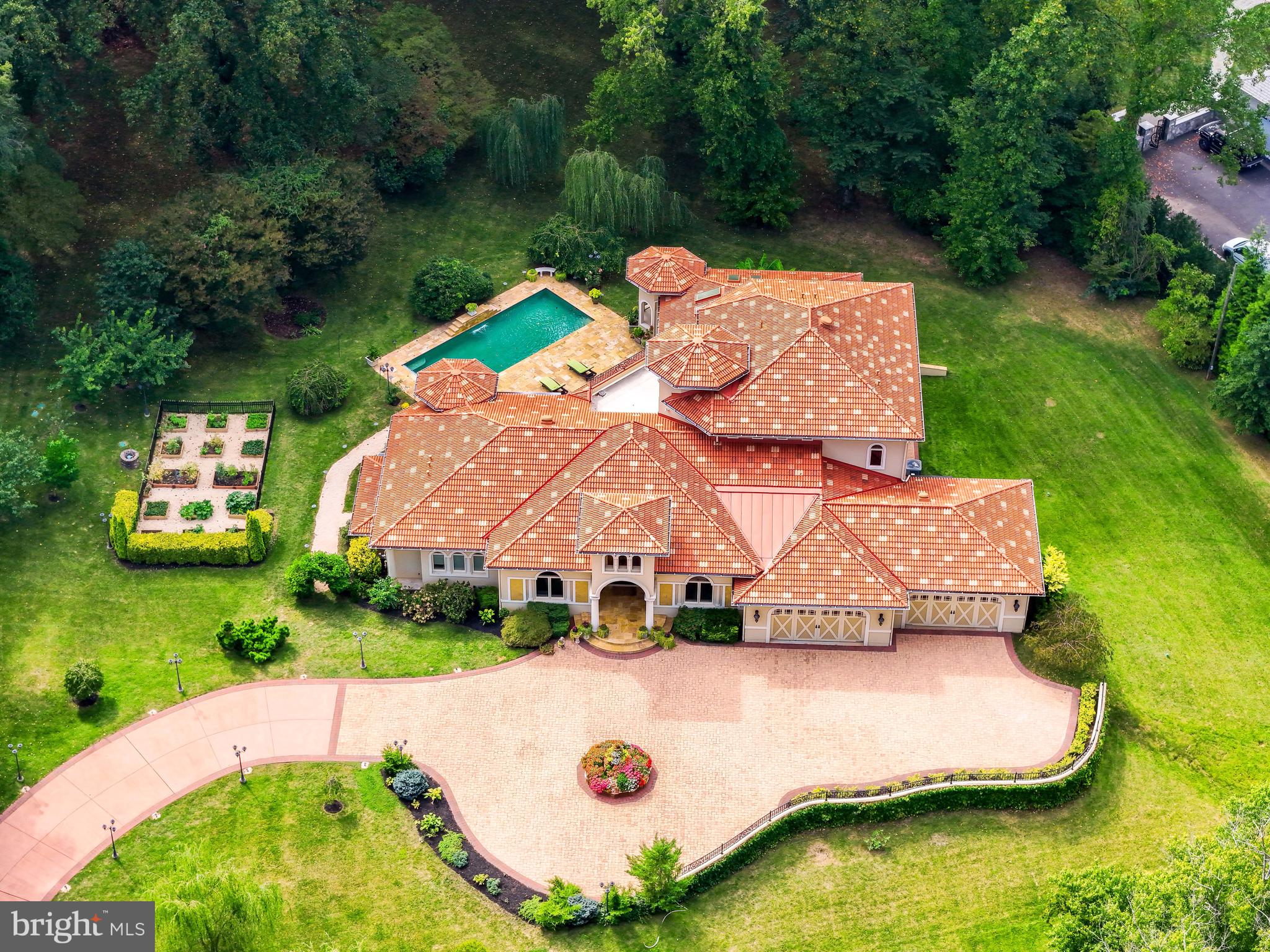 ELMWOOD ESTATES - Residential