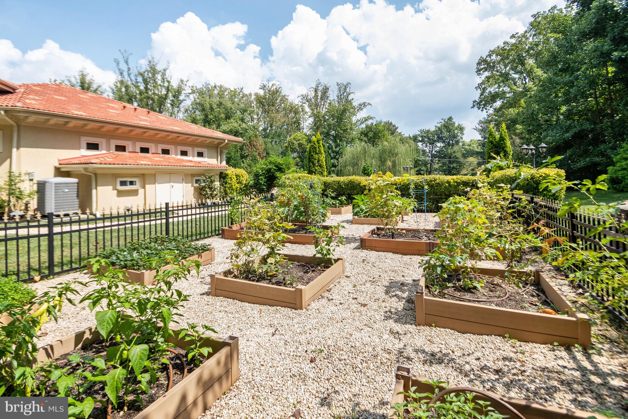 ELMWOOD ESTATES - Residential