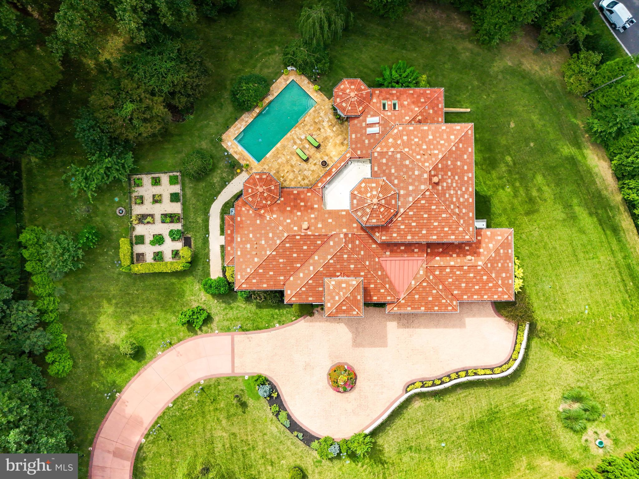 ELMWOOD ESTATES - Residential