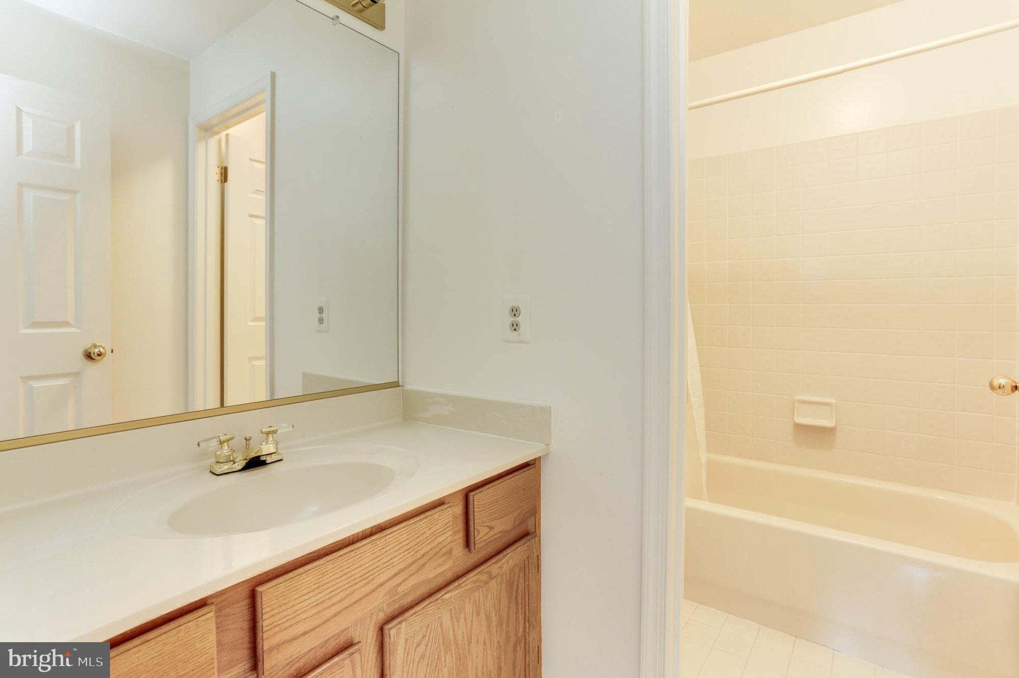 WARREN MANOR - Residential