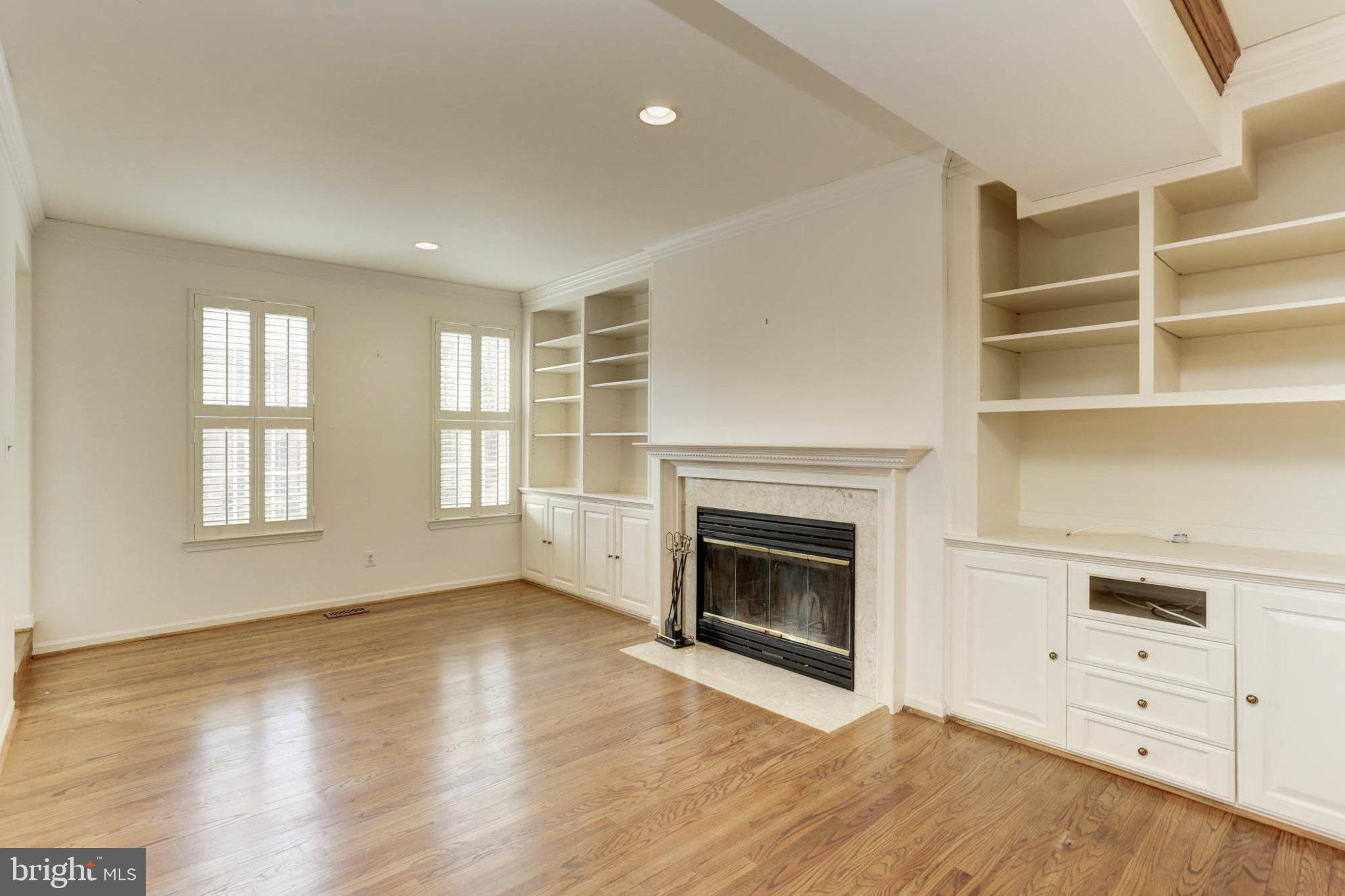 WARREN MANOR - Residential