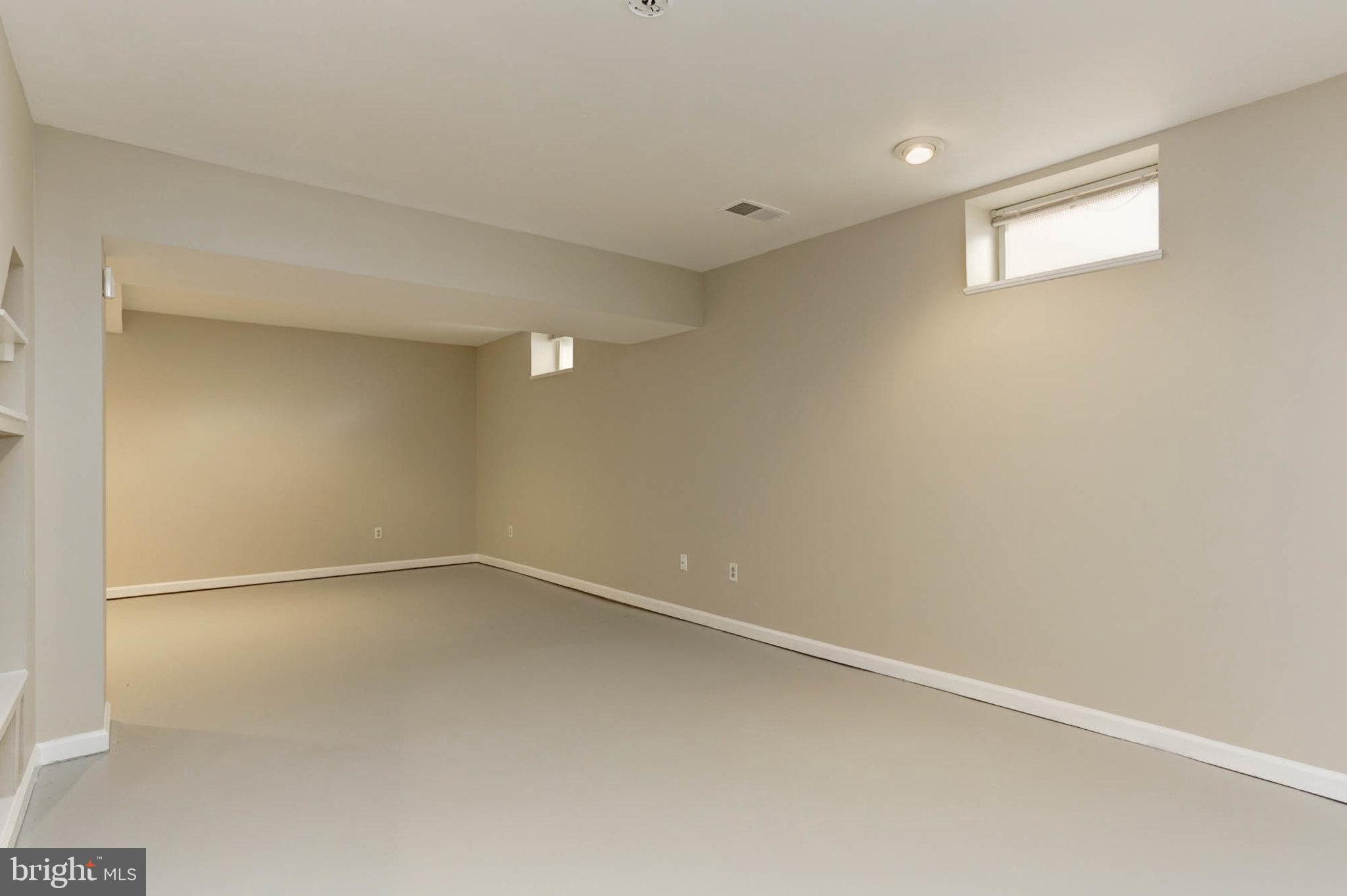 WARREN MANOR - Residential