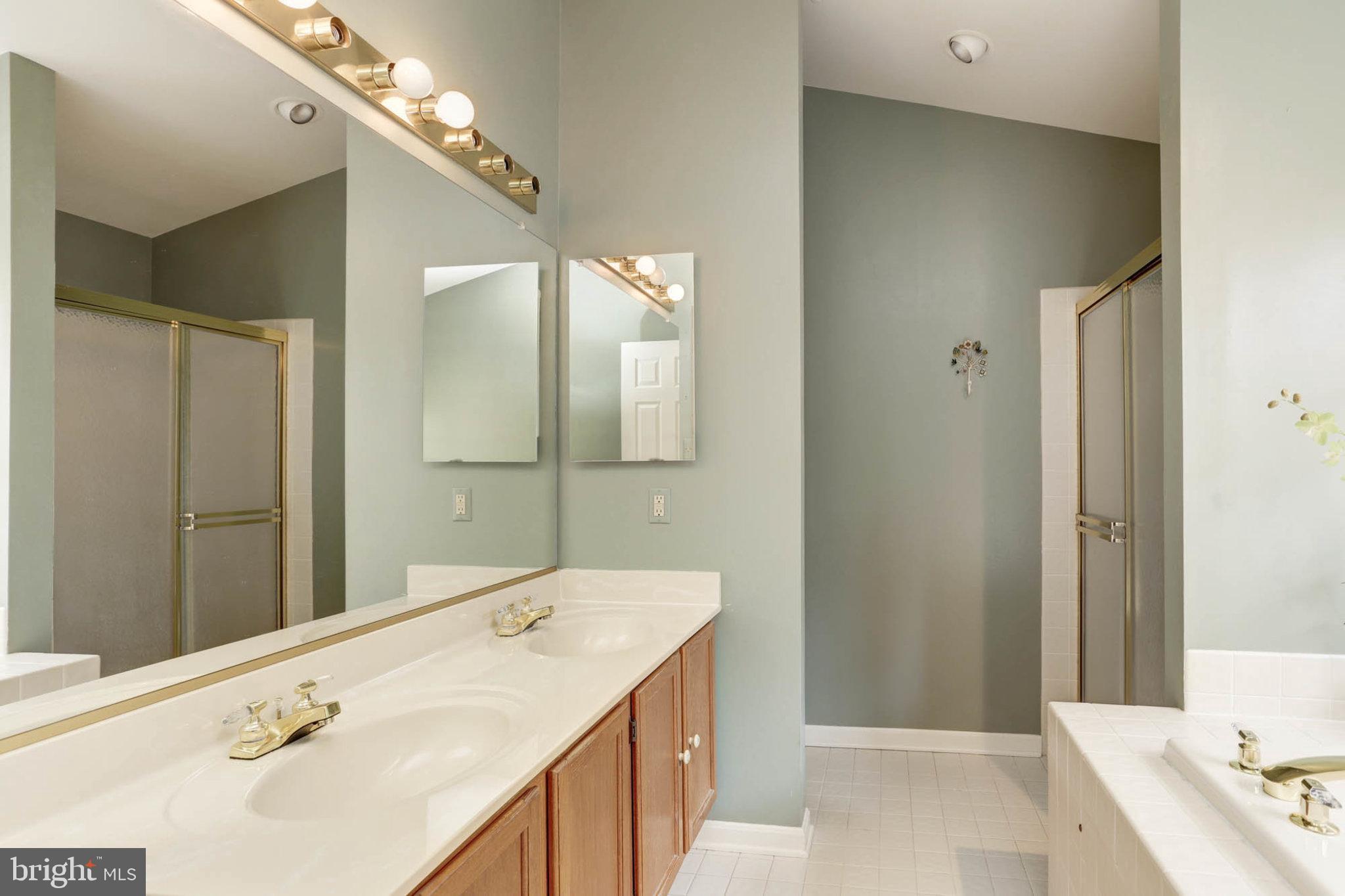 WARREN MANOR - Residential