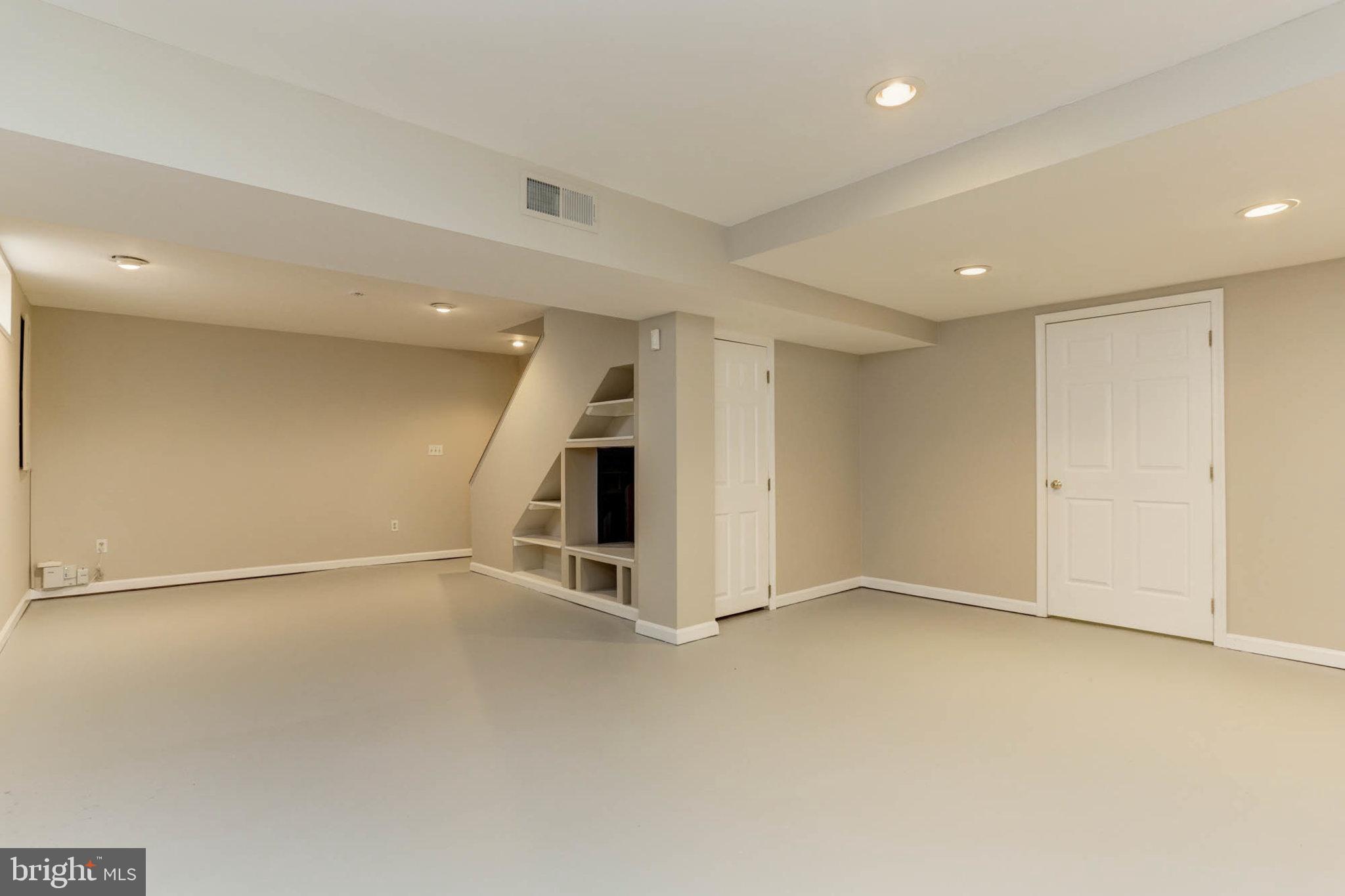 WARREN MANOR - Residential