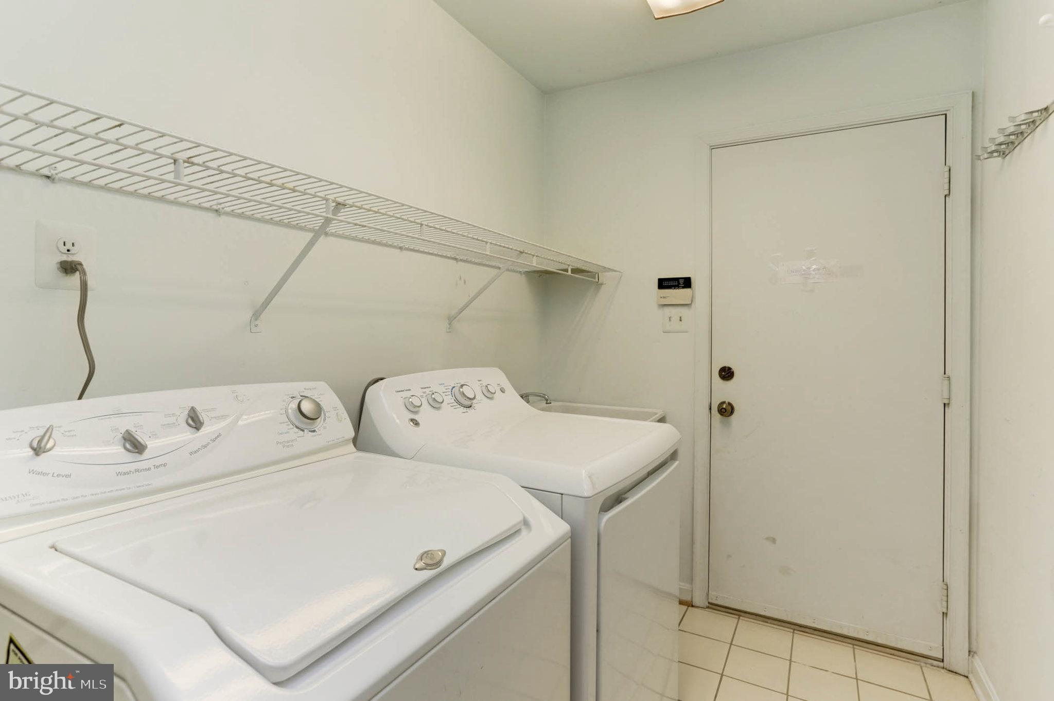 WARREN MANOR - Residential