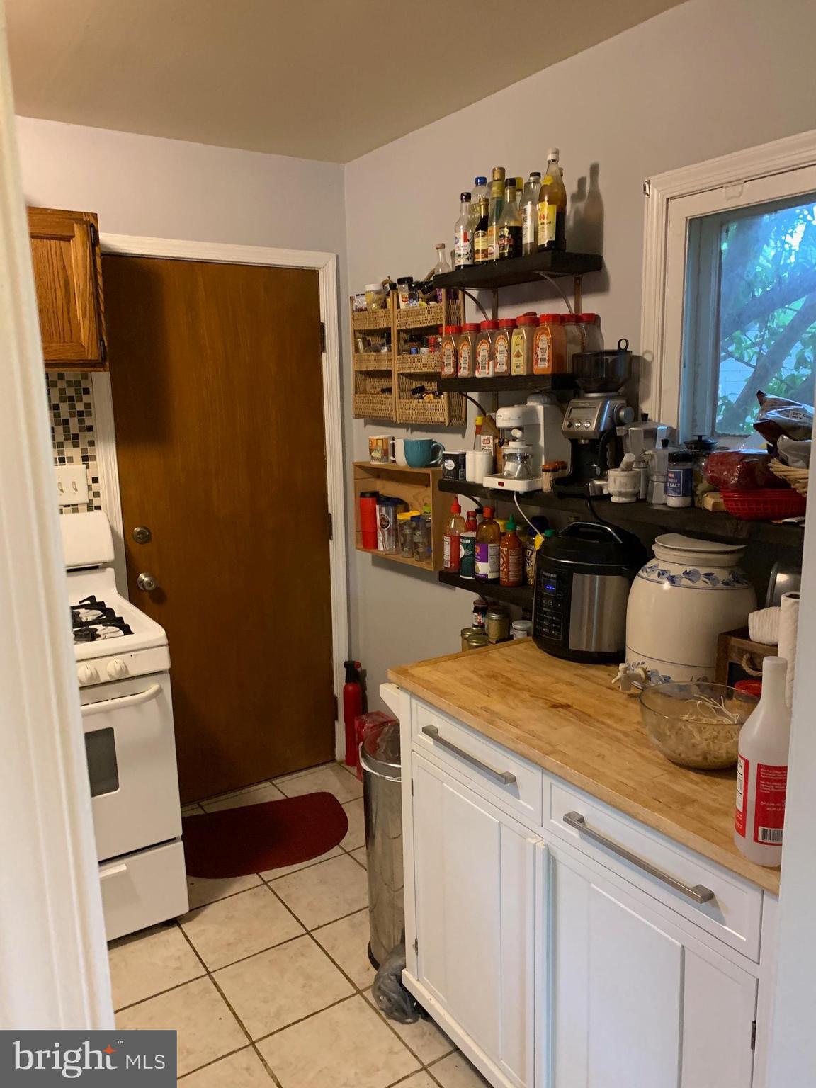 BUCKNELL MANOR - Residential Lease