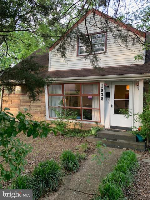 BUCKNELL MANOR - Residential Lease