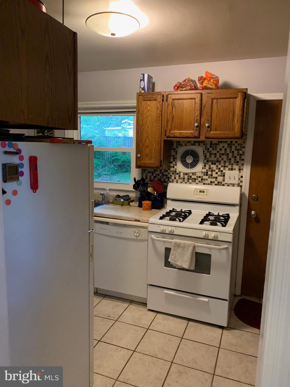 BUCKNELL MANOR - Residential Lease