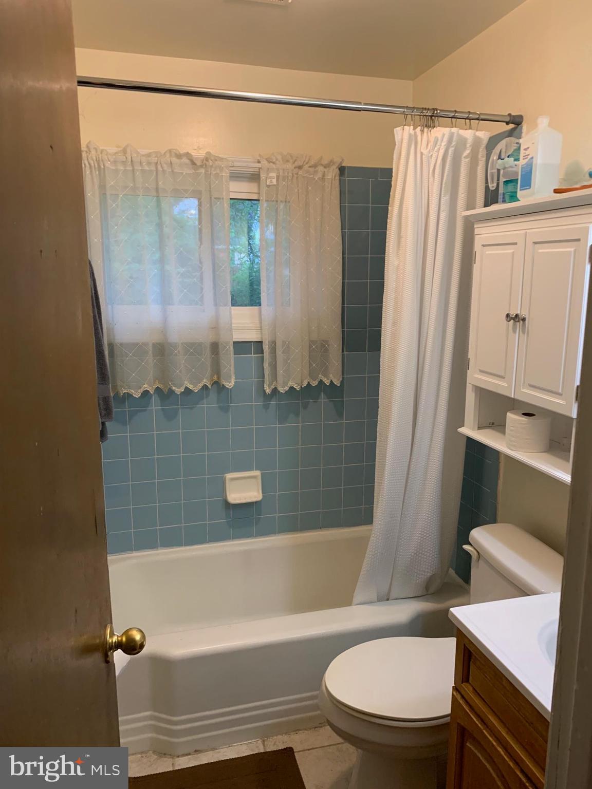 BUCKNELL MANOR - Residential Lease