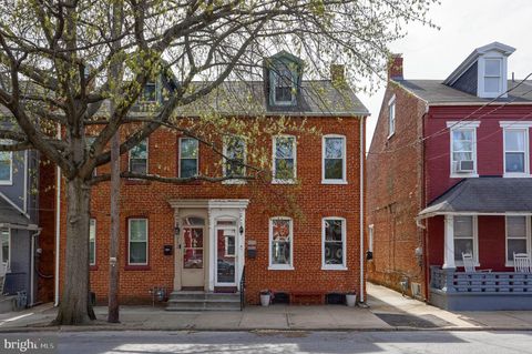 Photo of 750 Locust Street, COLUMBIA, PA 17512 (MLS # PALA2086340)