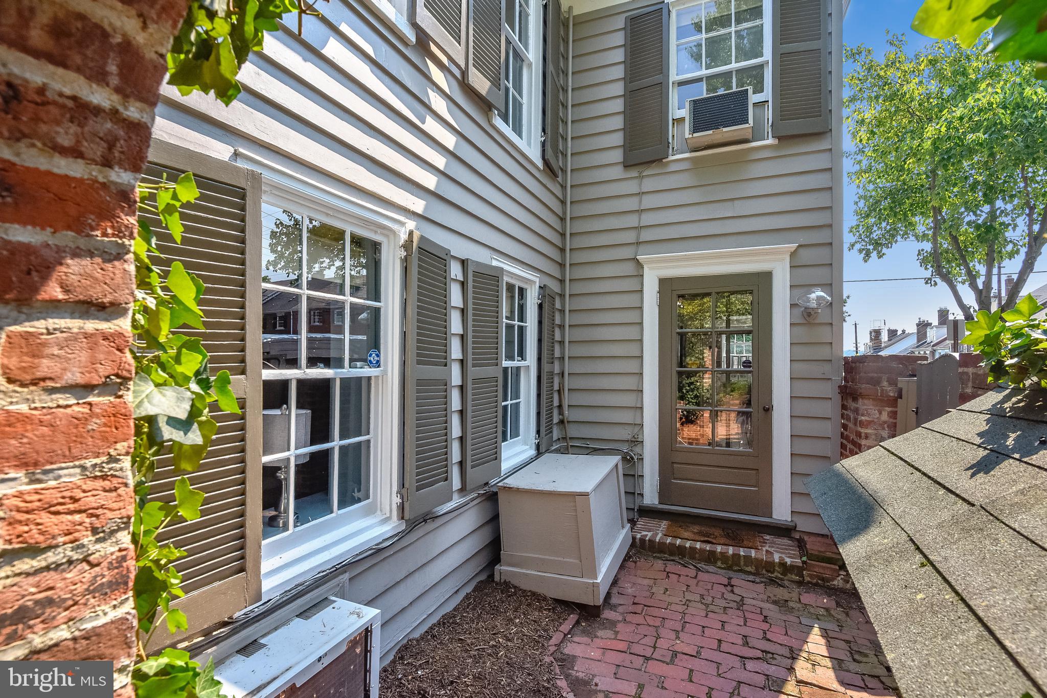 OLD TOWN ALEXANDRIA - Residential