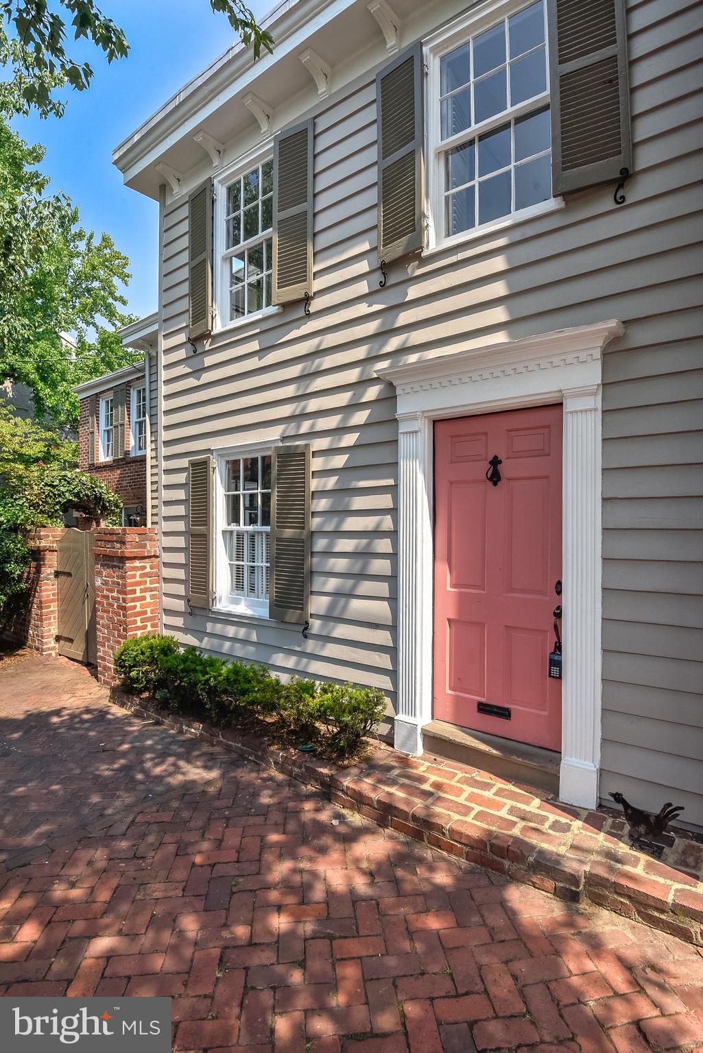 OLD TOWN ALEXANDRIA - Residential