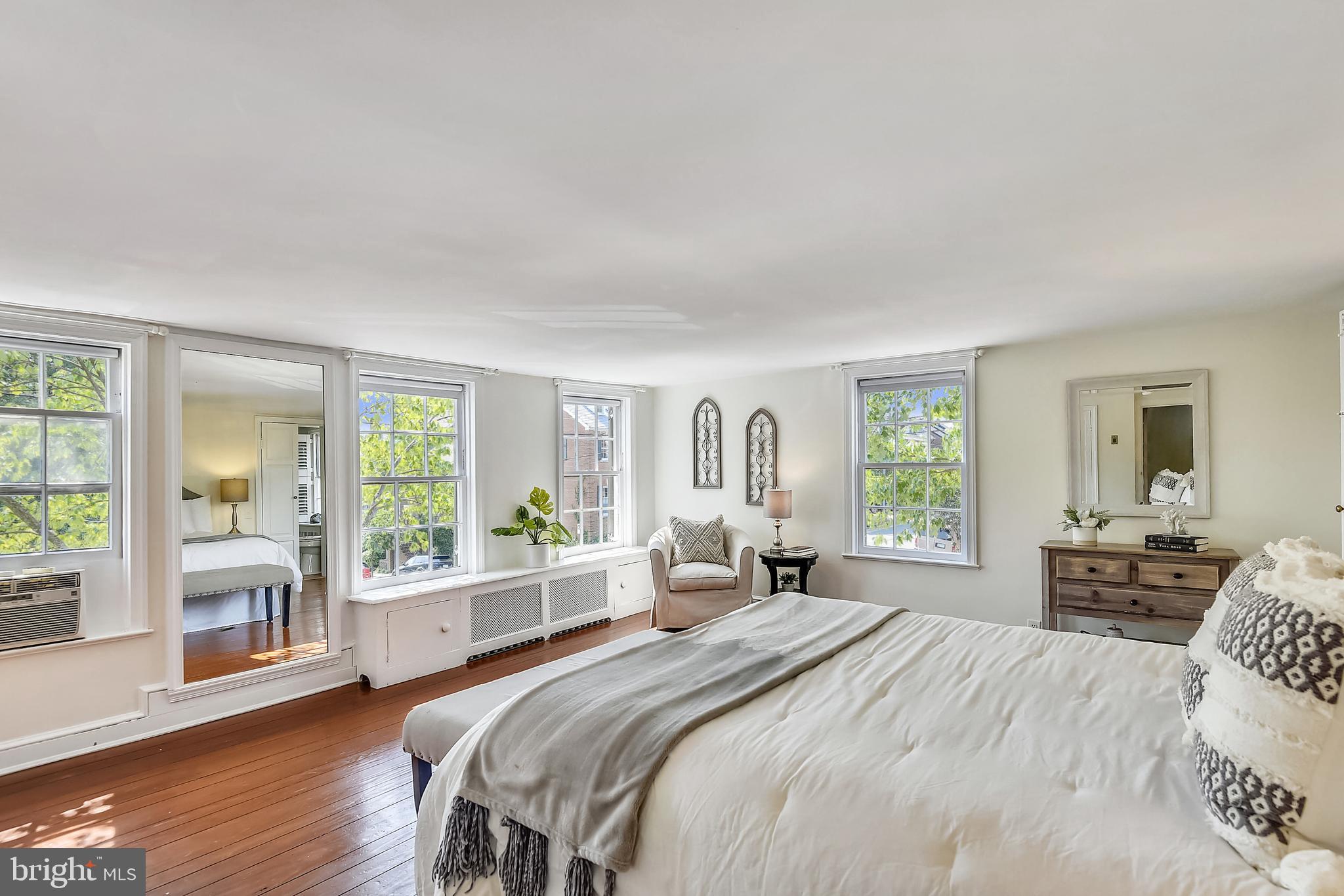 OLD TOWN ALEXANDRIA - Residential