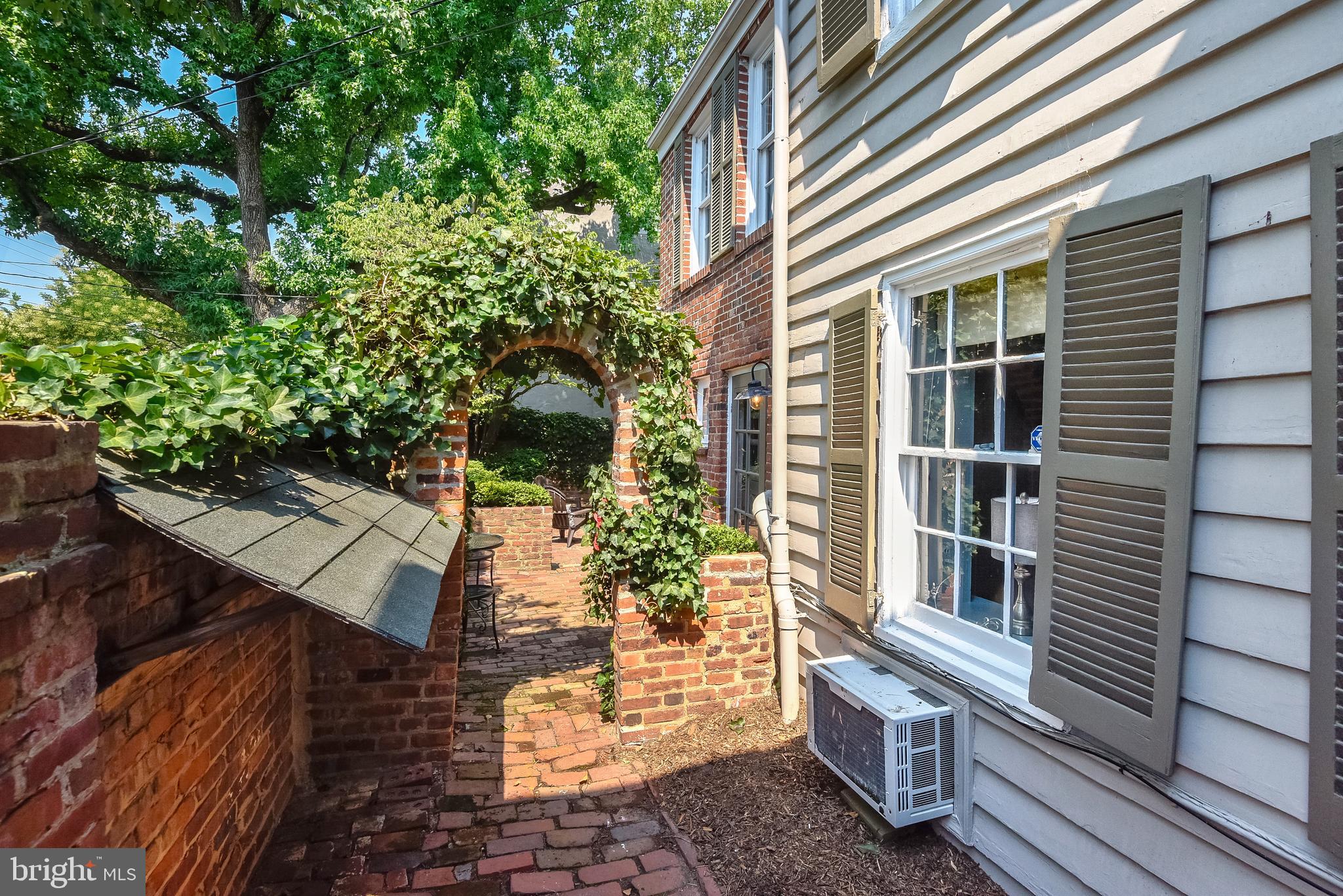 OLD TOWN ALEXANDRIA - Residential