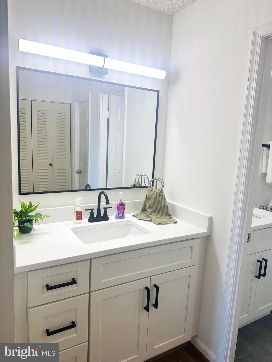 LAKESIDE PLAZA - Residential