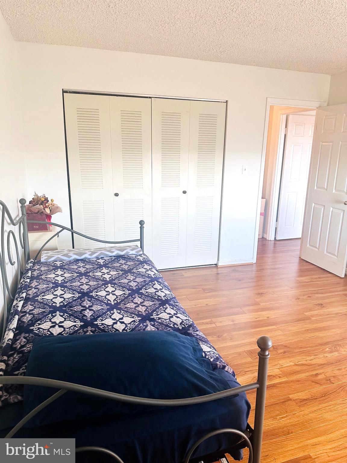 LAKESIDE PLAZA - Residential