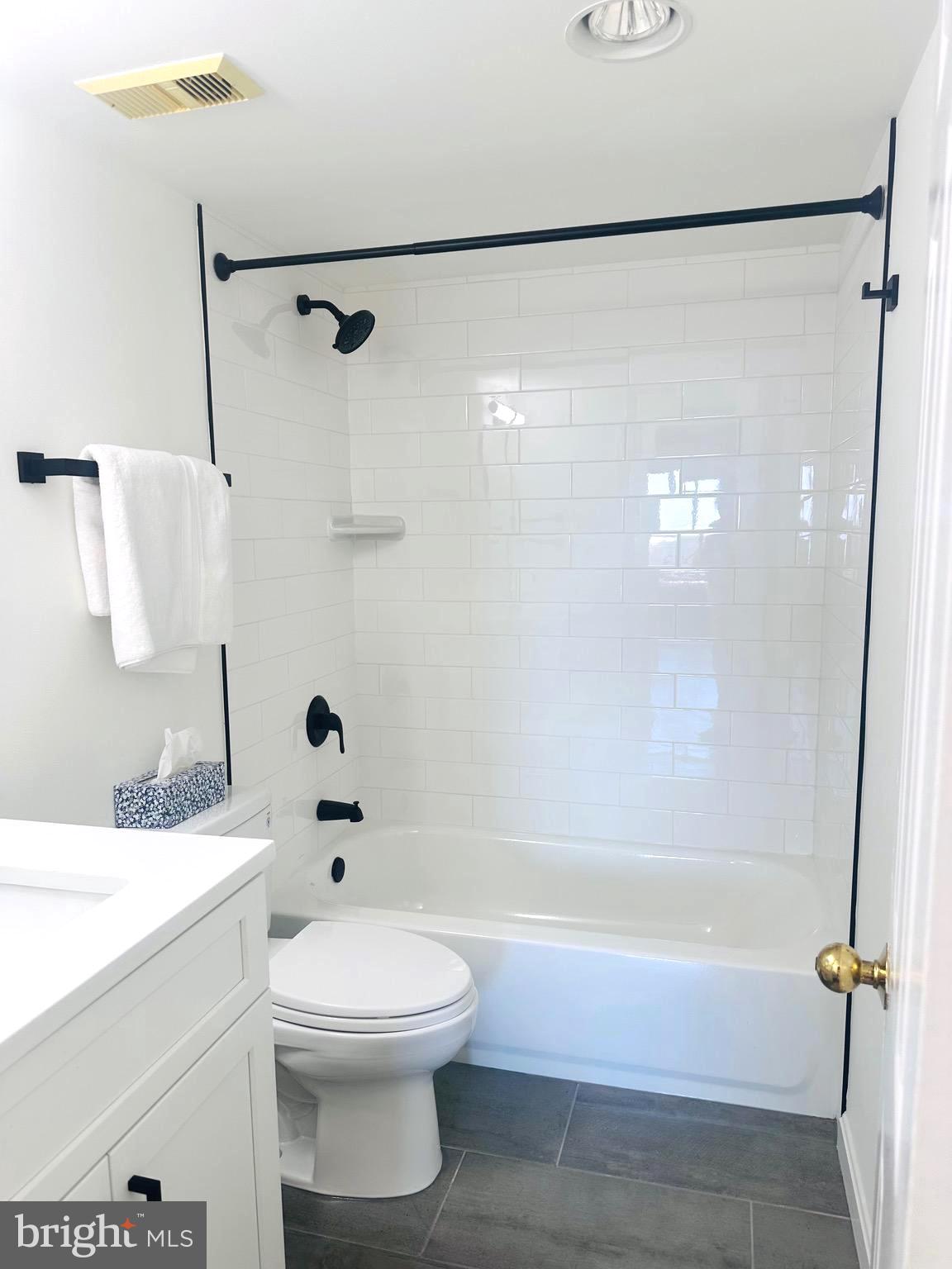 LAKESIDE PLAZA - Residential