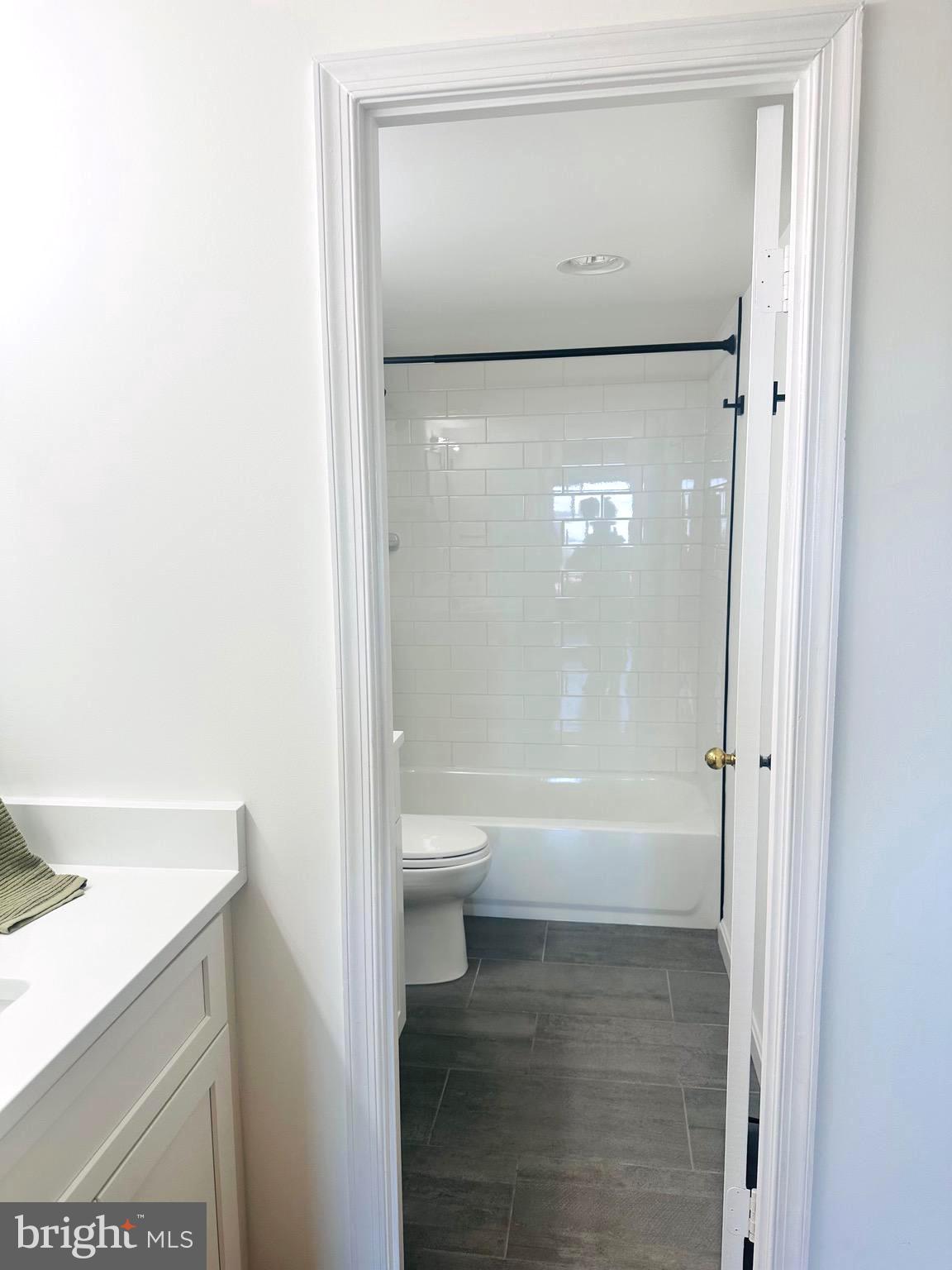 LAKESIDE PLAZA - Residential