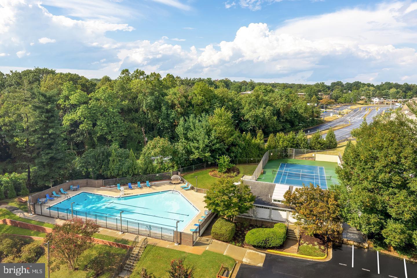 LAKESIDE PLAZA - Residential