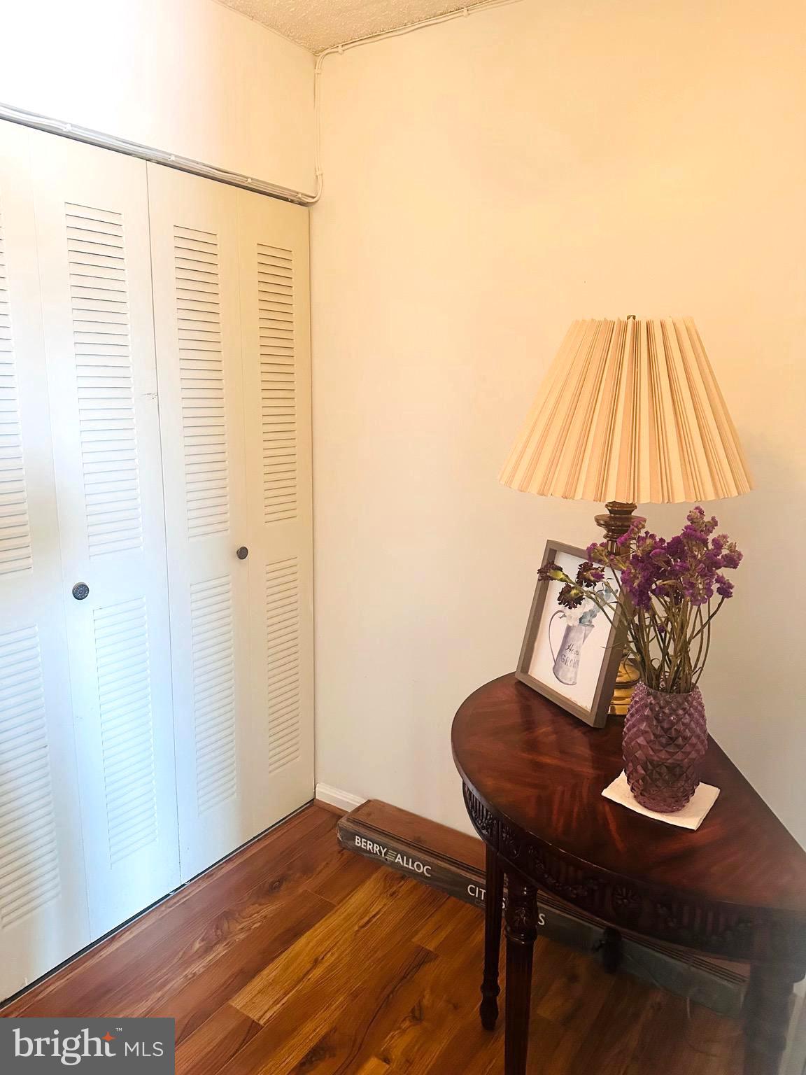 LAKESIDE PLAZA - Residential