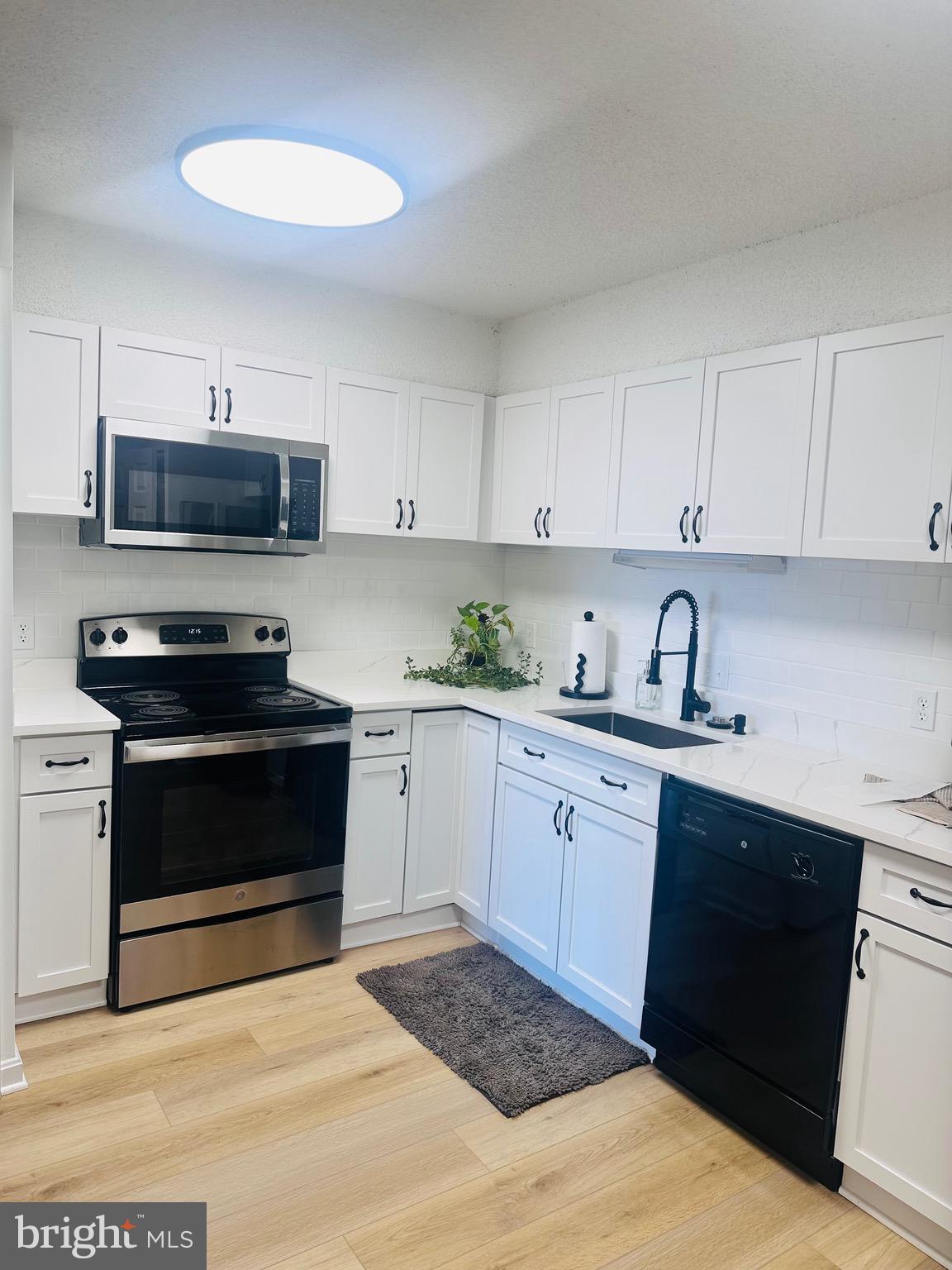 LAKESIDE PLAZA - Residential