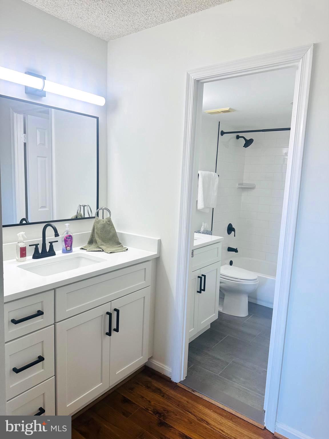 LAKESIDE PLAZA - Residential