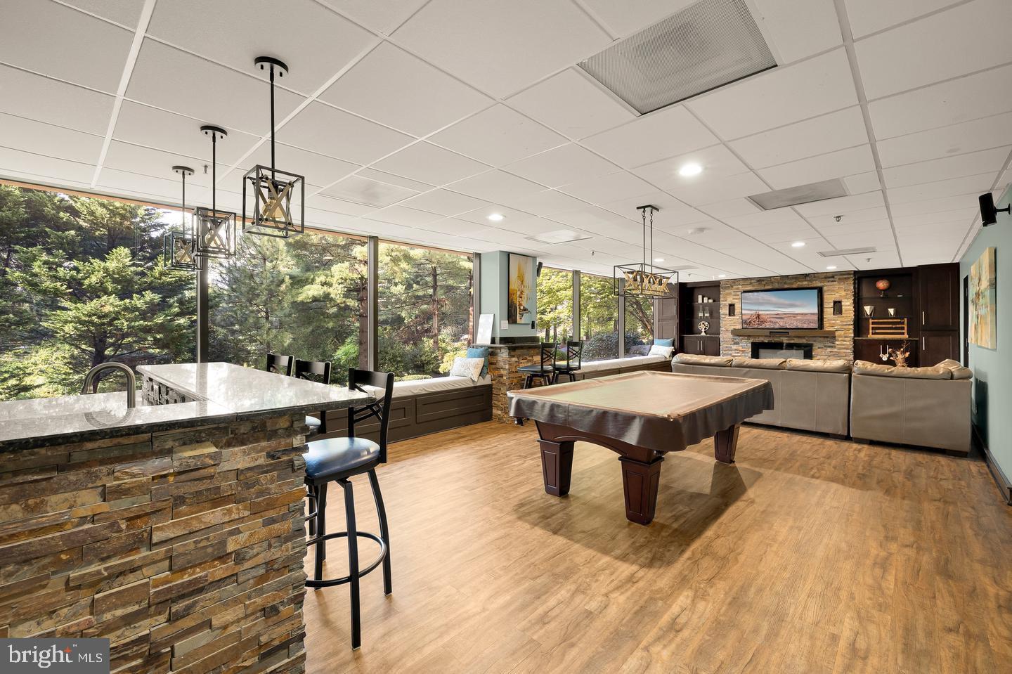 LAKESIDE PLAZA - Residential