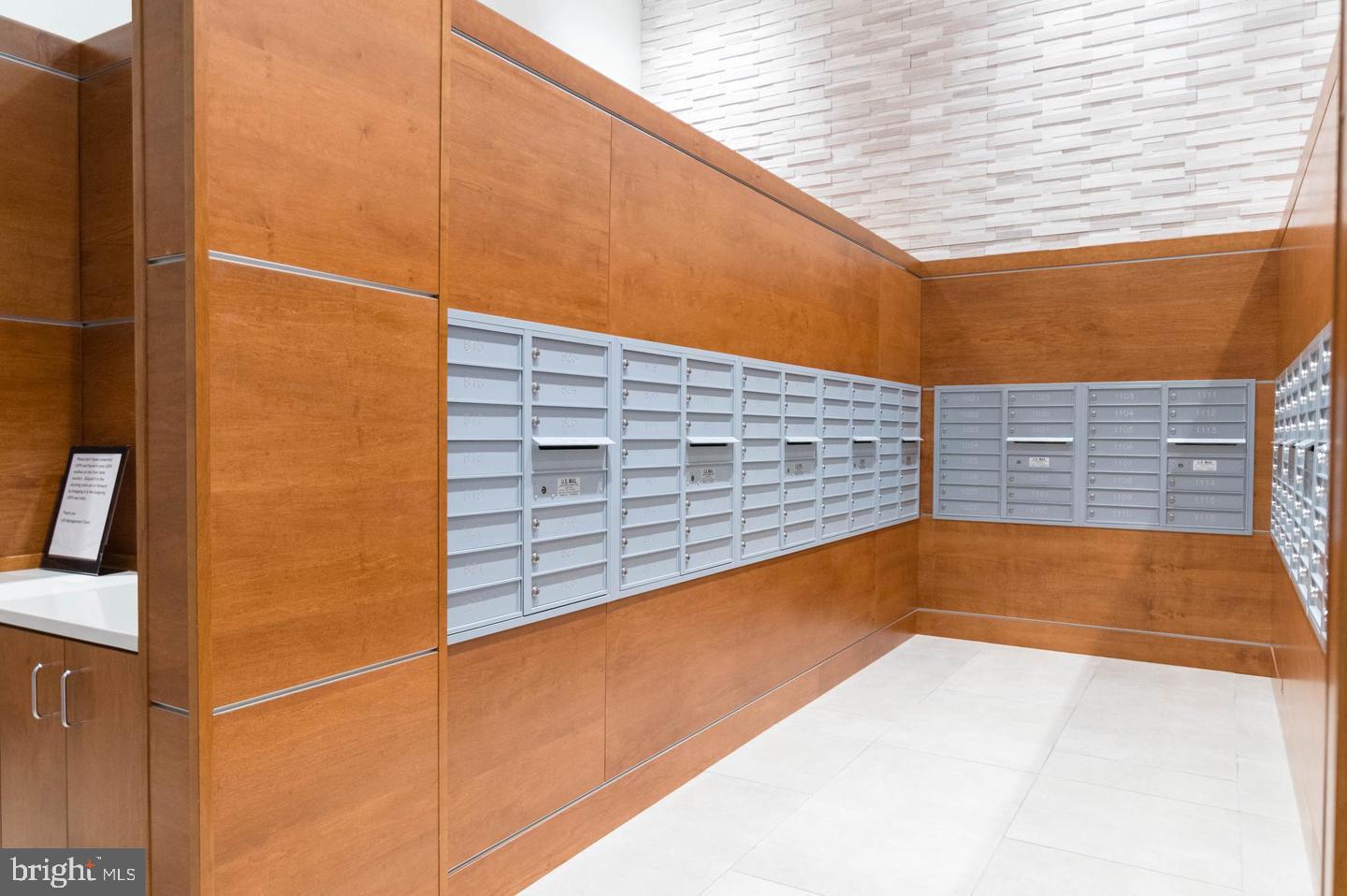 LAKESIDE PLAZA - Residential