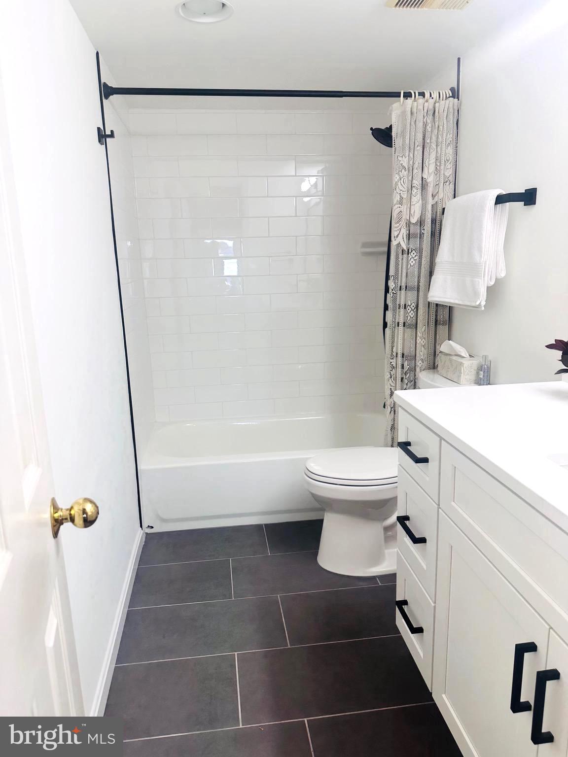 LAKESIDE PLAZA - Residential