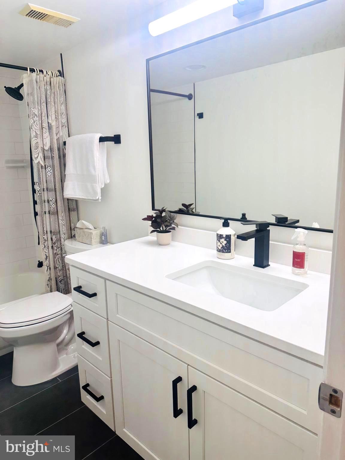 LAKESIDE PLAZA - Residential