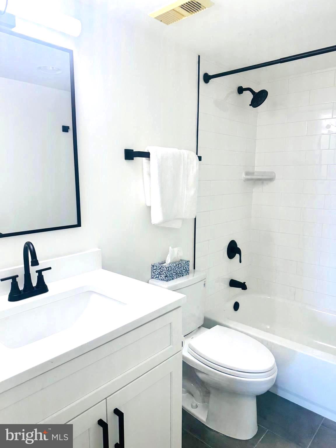 LAKESIDE PLAZA - Residential