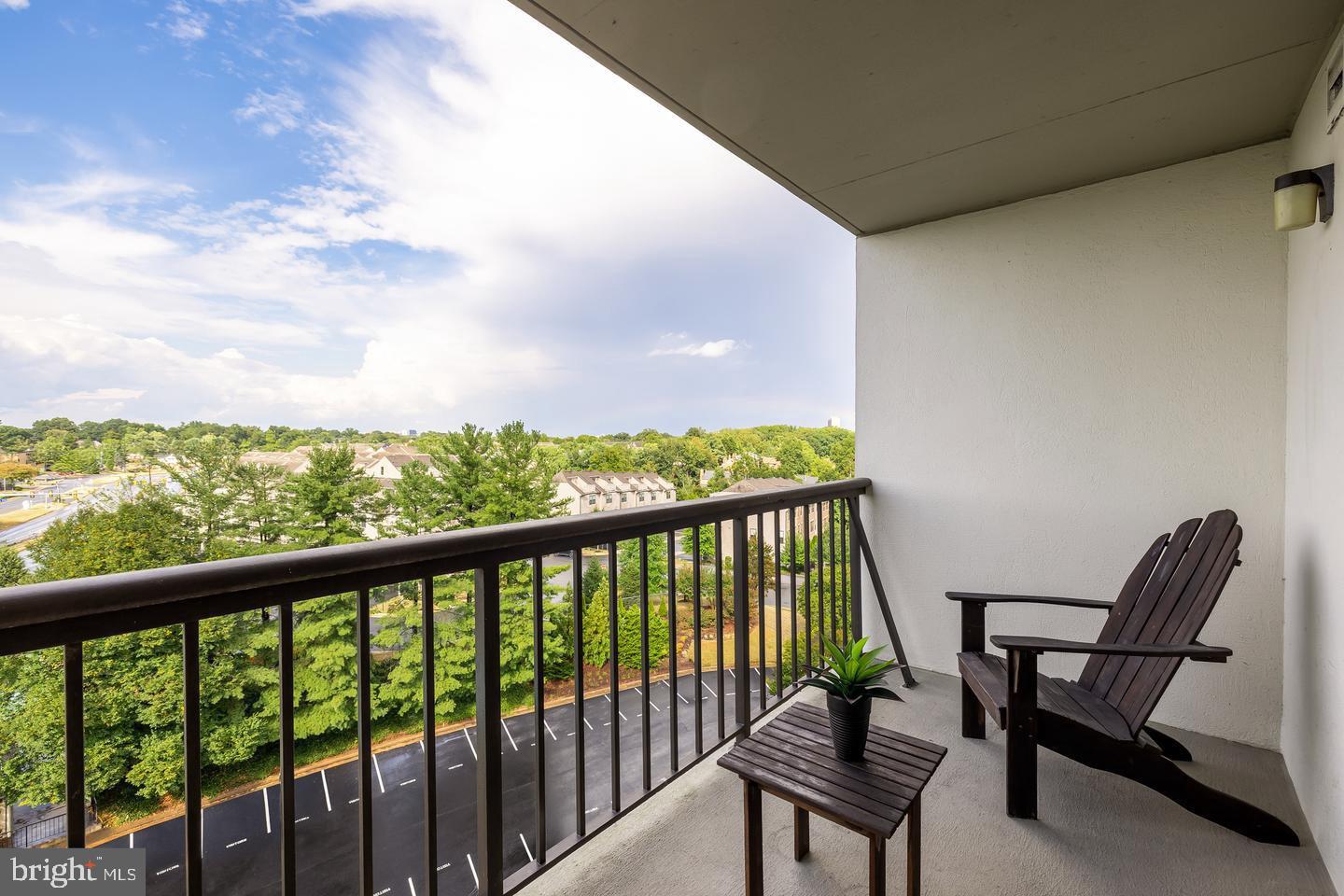 LAKESIDE PLAZA - Residential