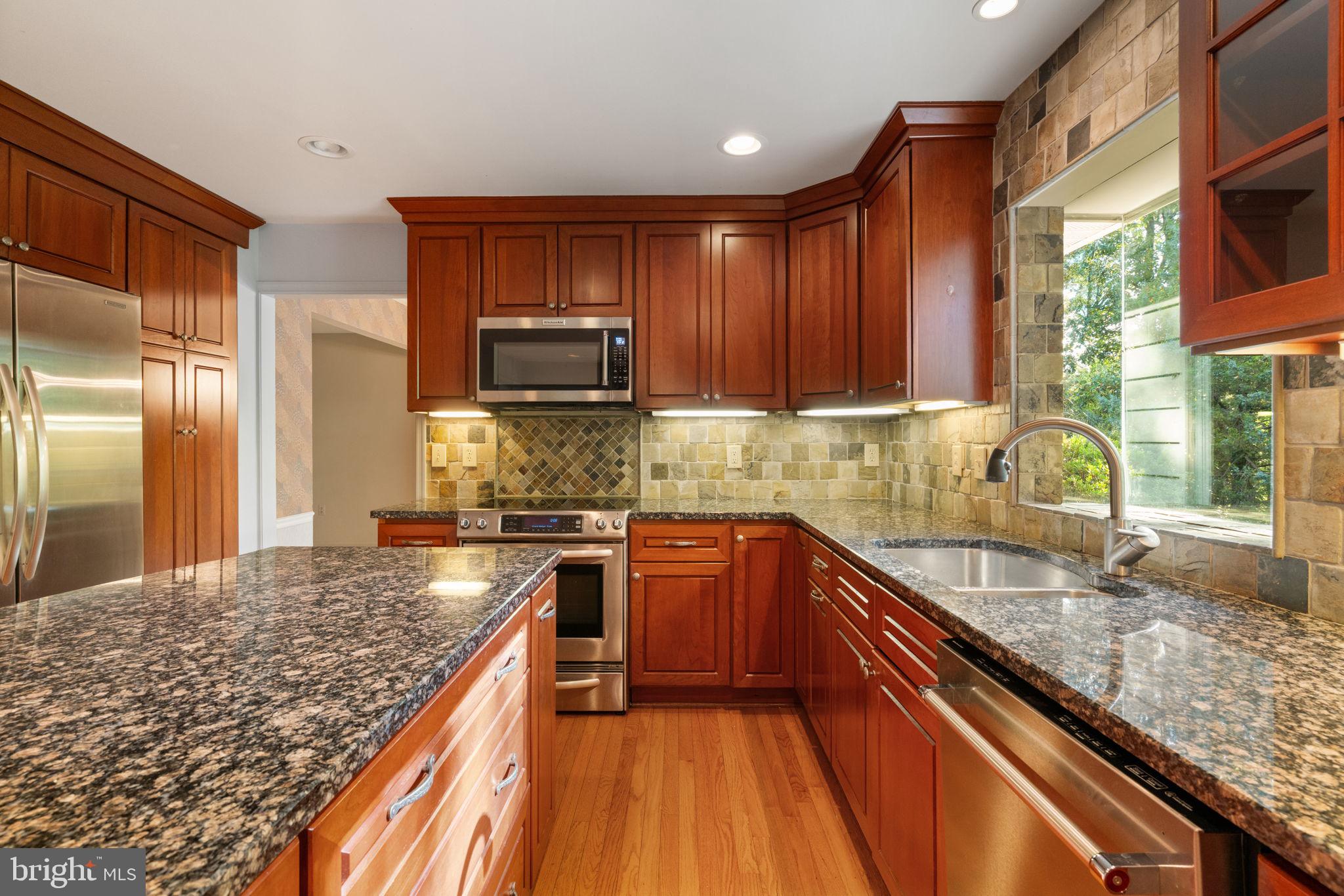 LAKEWOOD HILLS - Residential