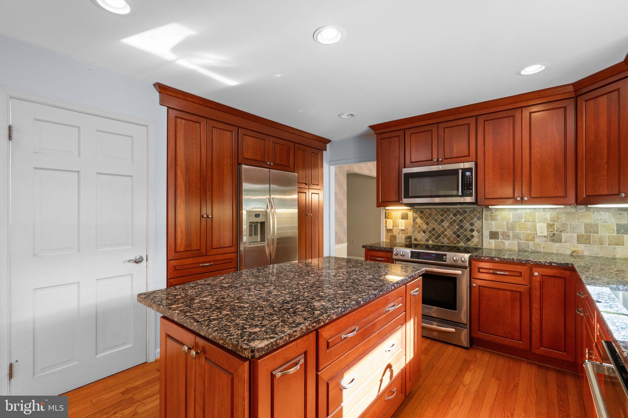 LAKEWOOD HILLS - Residential