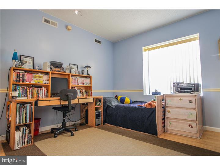 LOGAN SQUARE - Residential