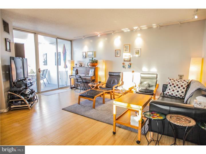 LOGAN SQUARE - Residential