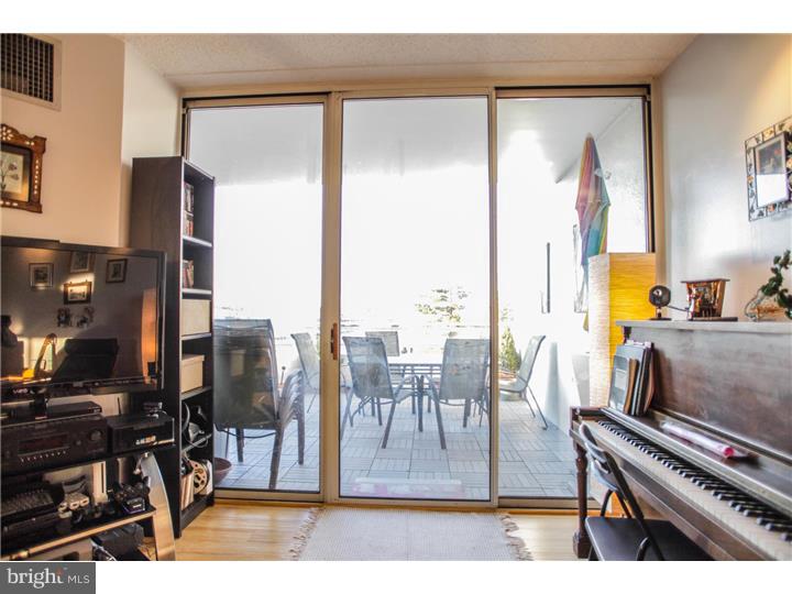 LOGAN SQUARE - Residential