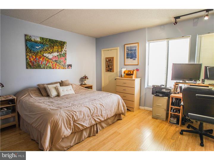 LOGAN SQUARE - Residential