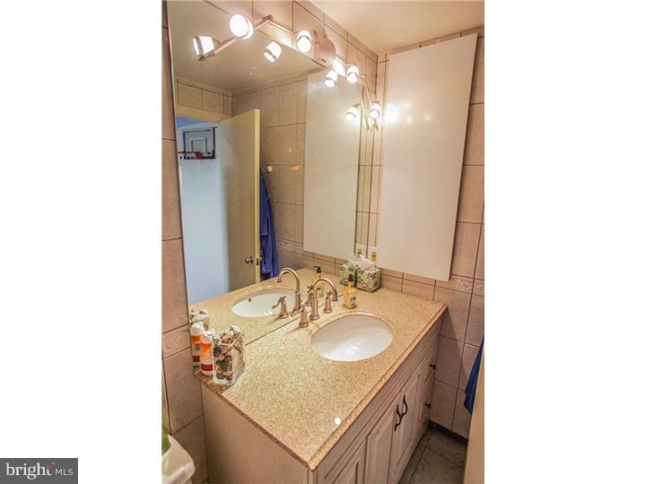 LOGAN SQUARE - Residential