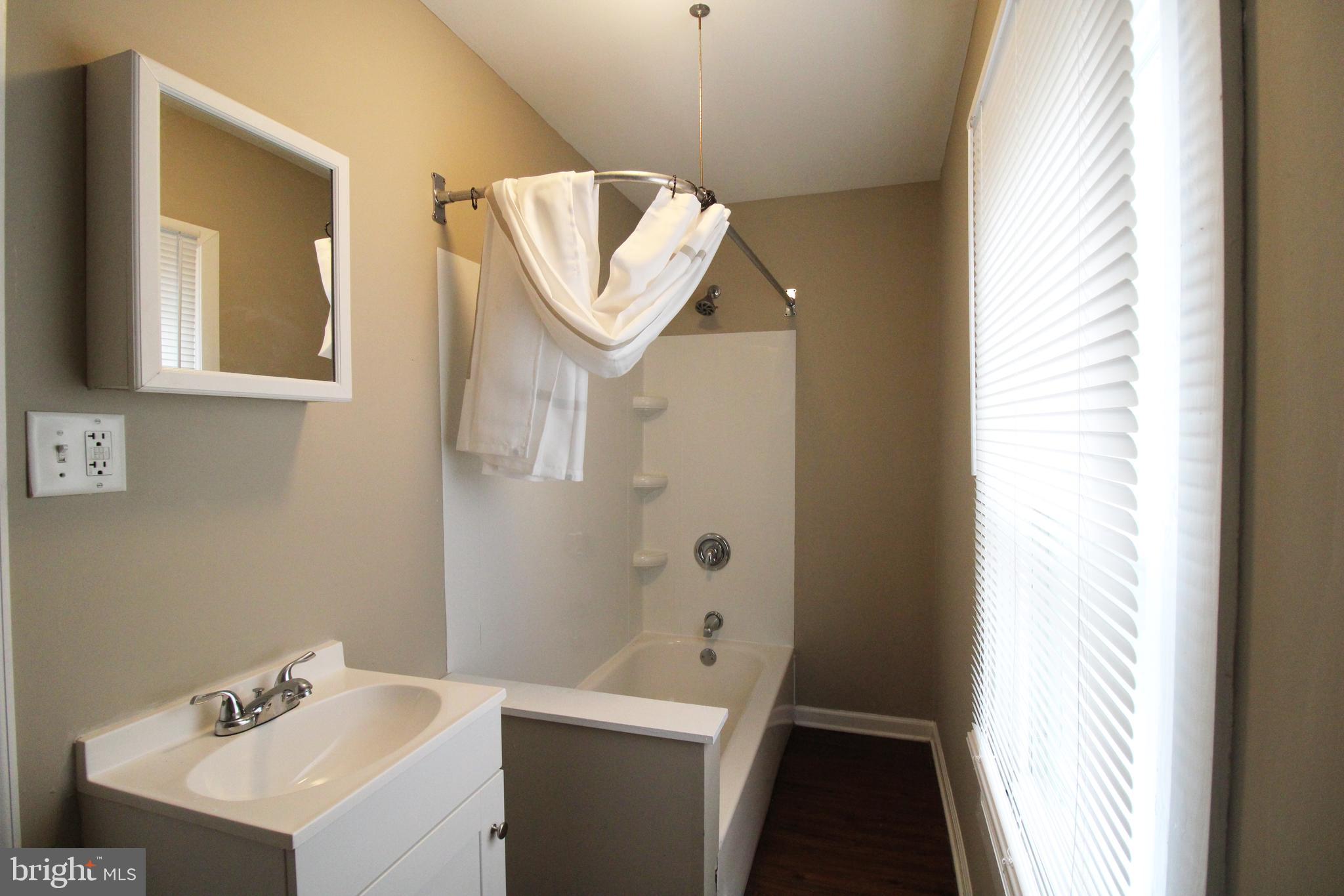 SQUIRREL HILL - Residential