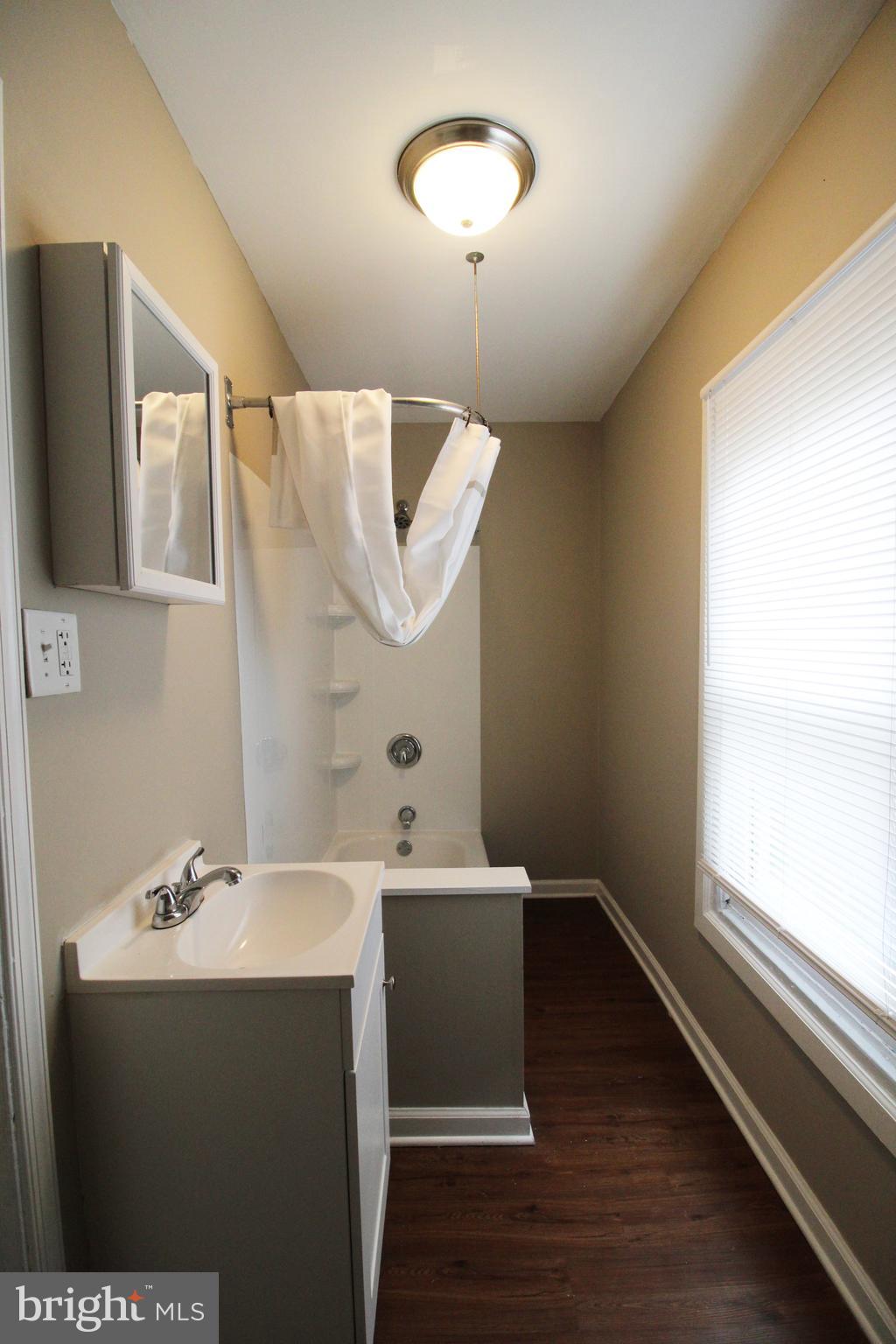 SQUIRREL HILL - Residential