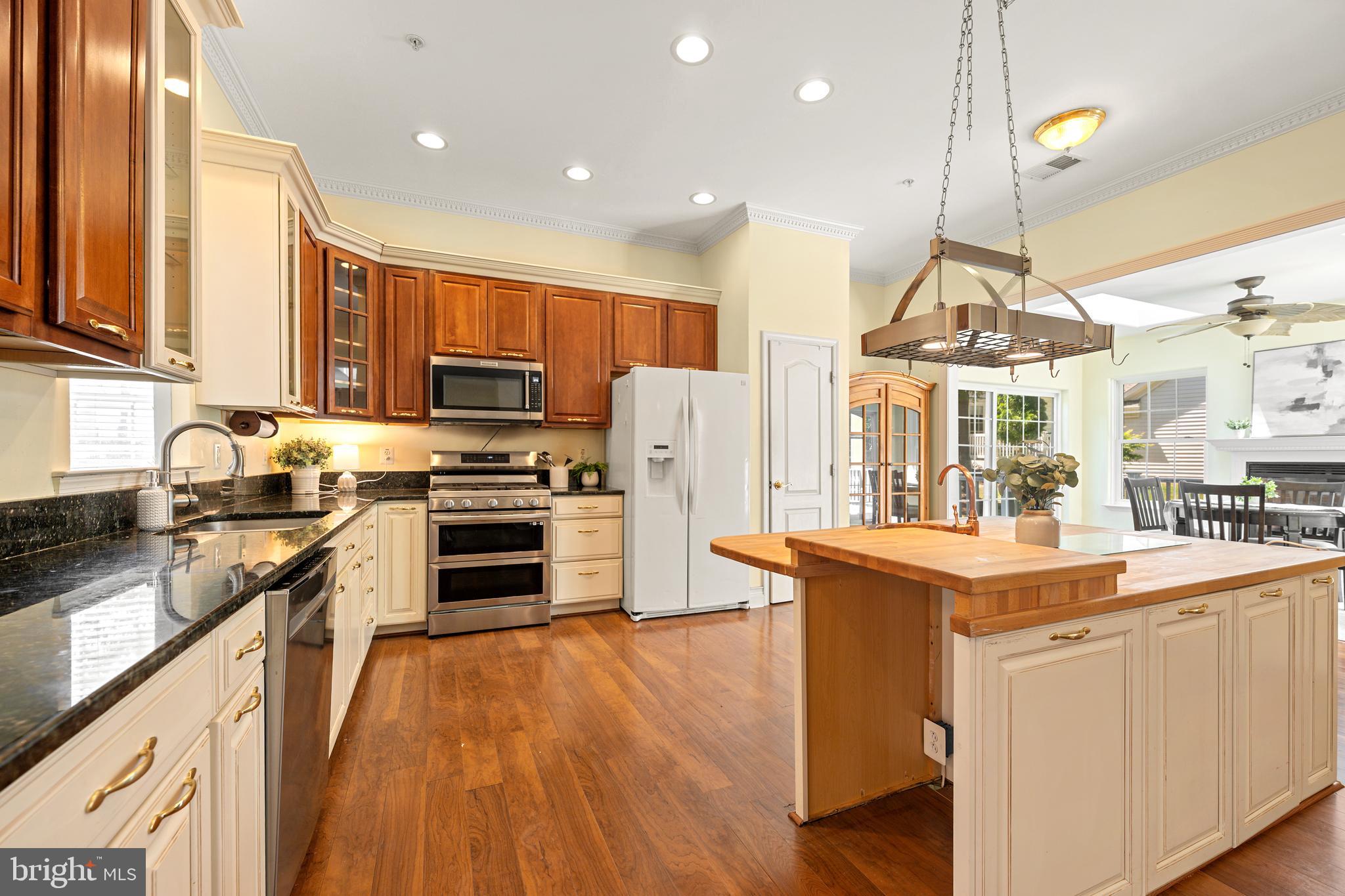 2140 VITTORIA COURT 66