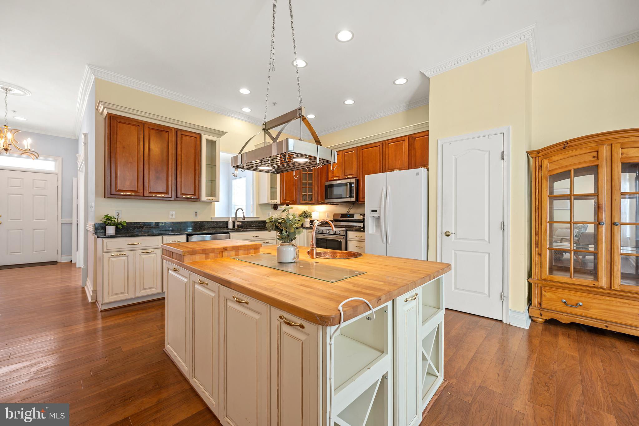 2140 VITTORIA COURT 66