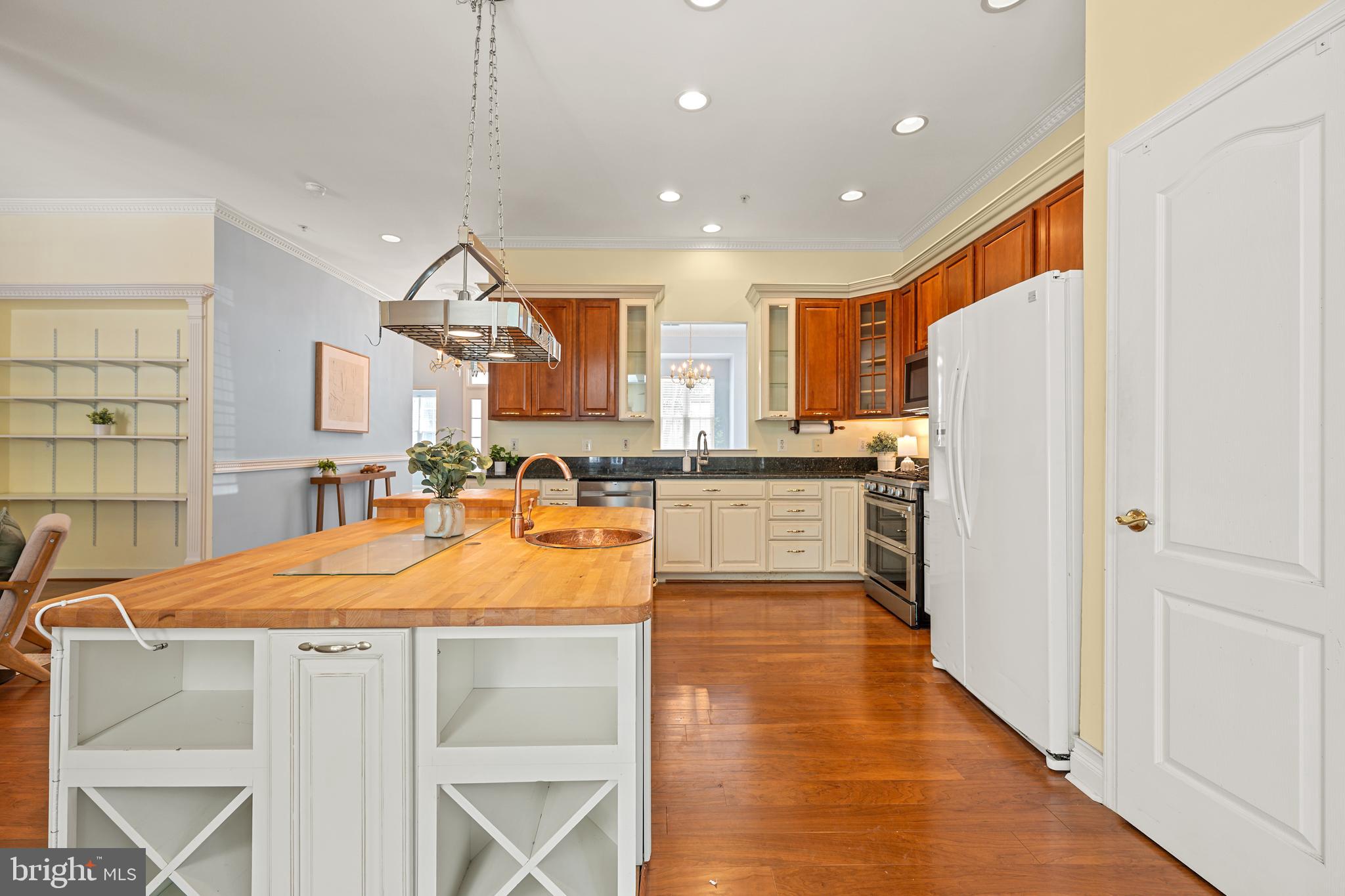 2140 VITTORIA COURT 66