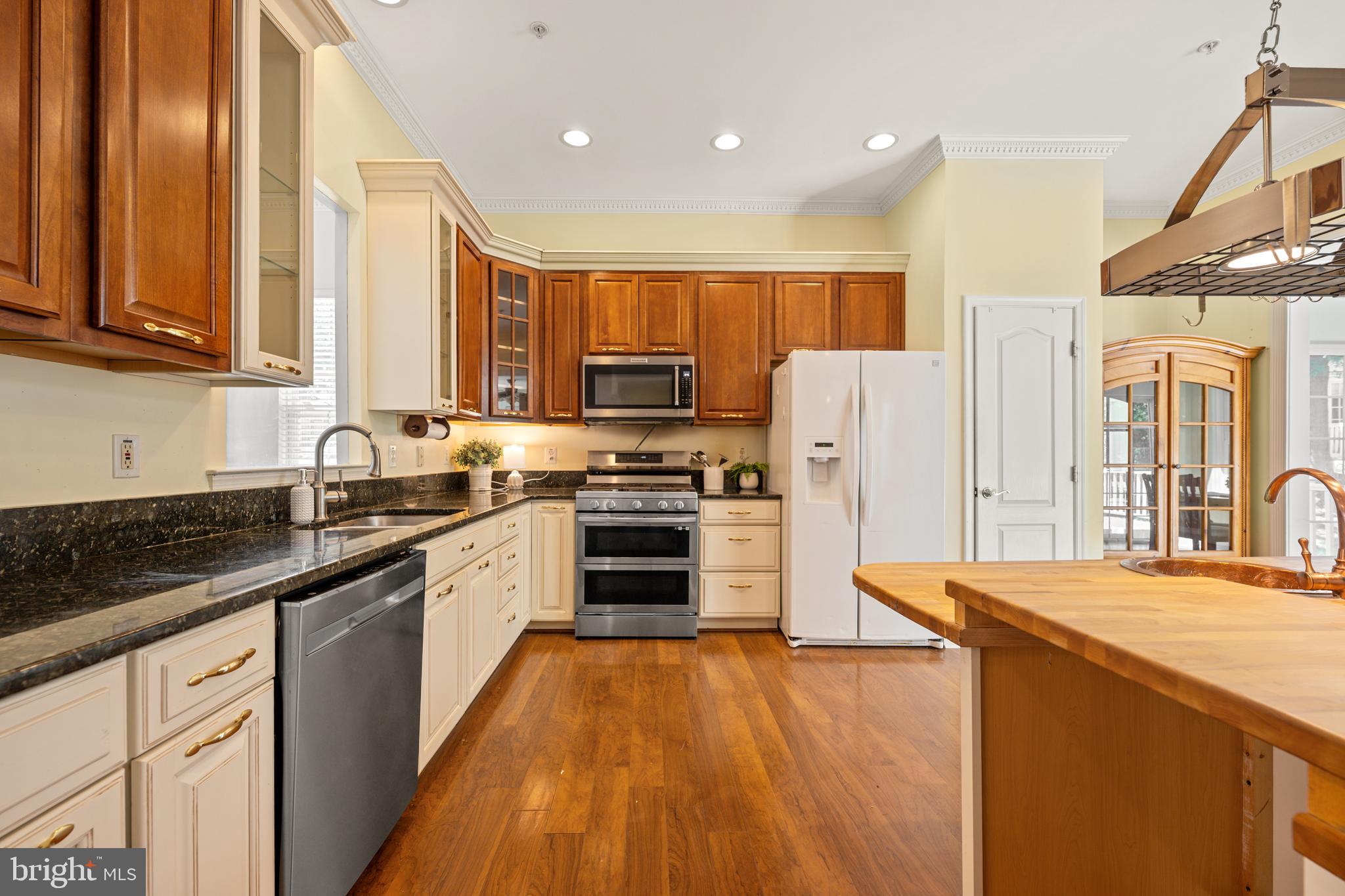 2140 VITTORIA COURT 66