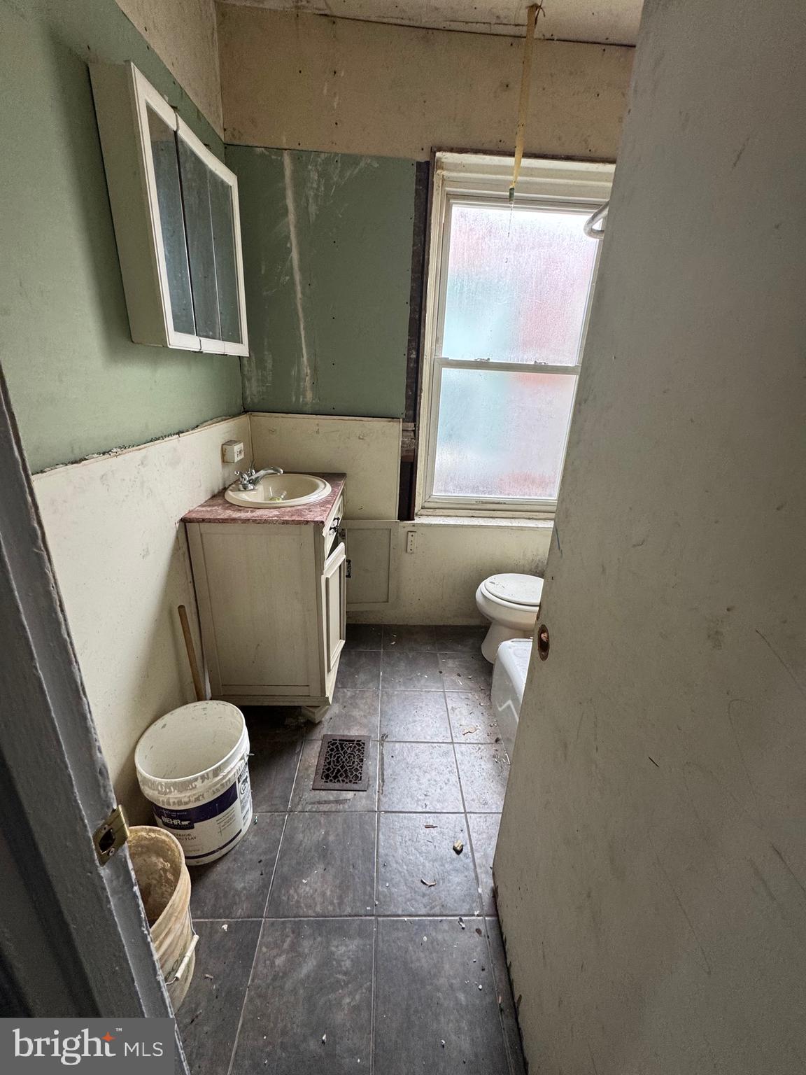 ELMWOOD PARK - Residential