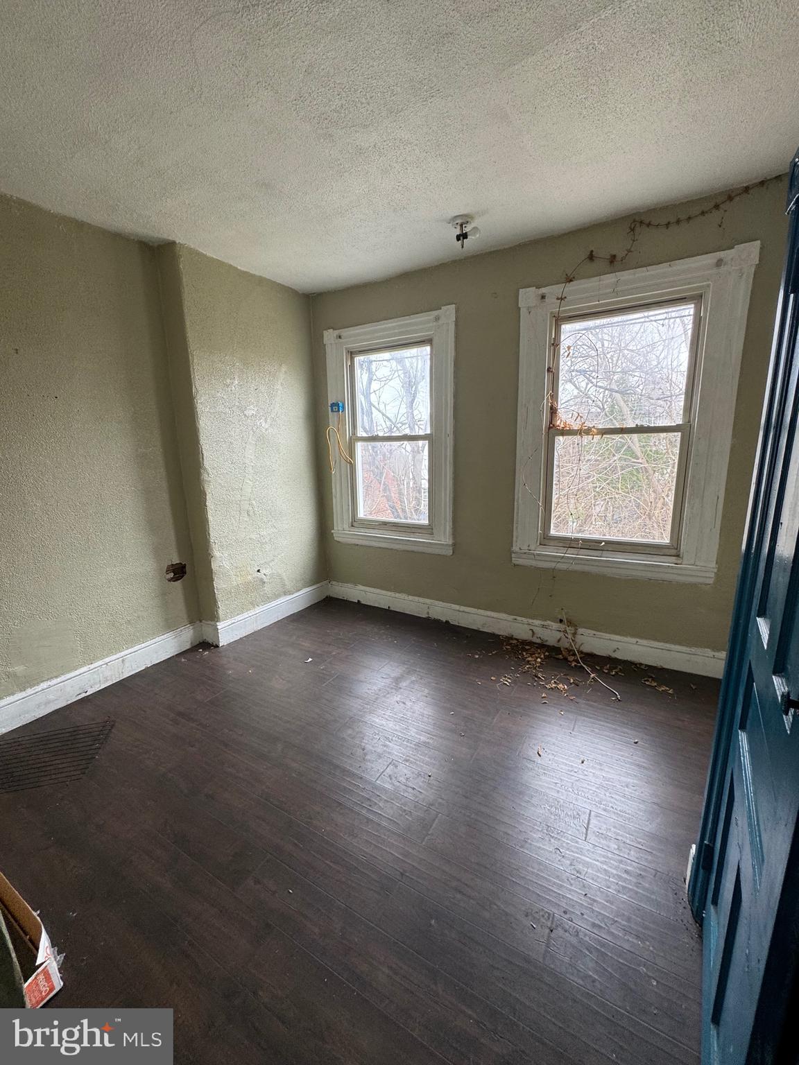 ELMWOOD PARK - Residential